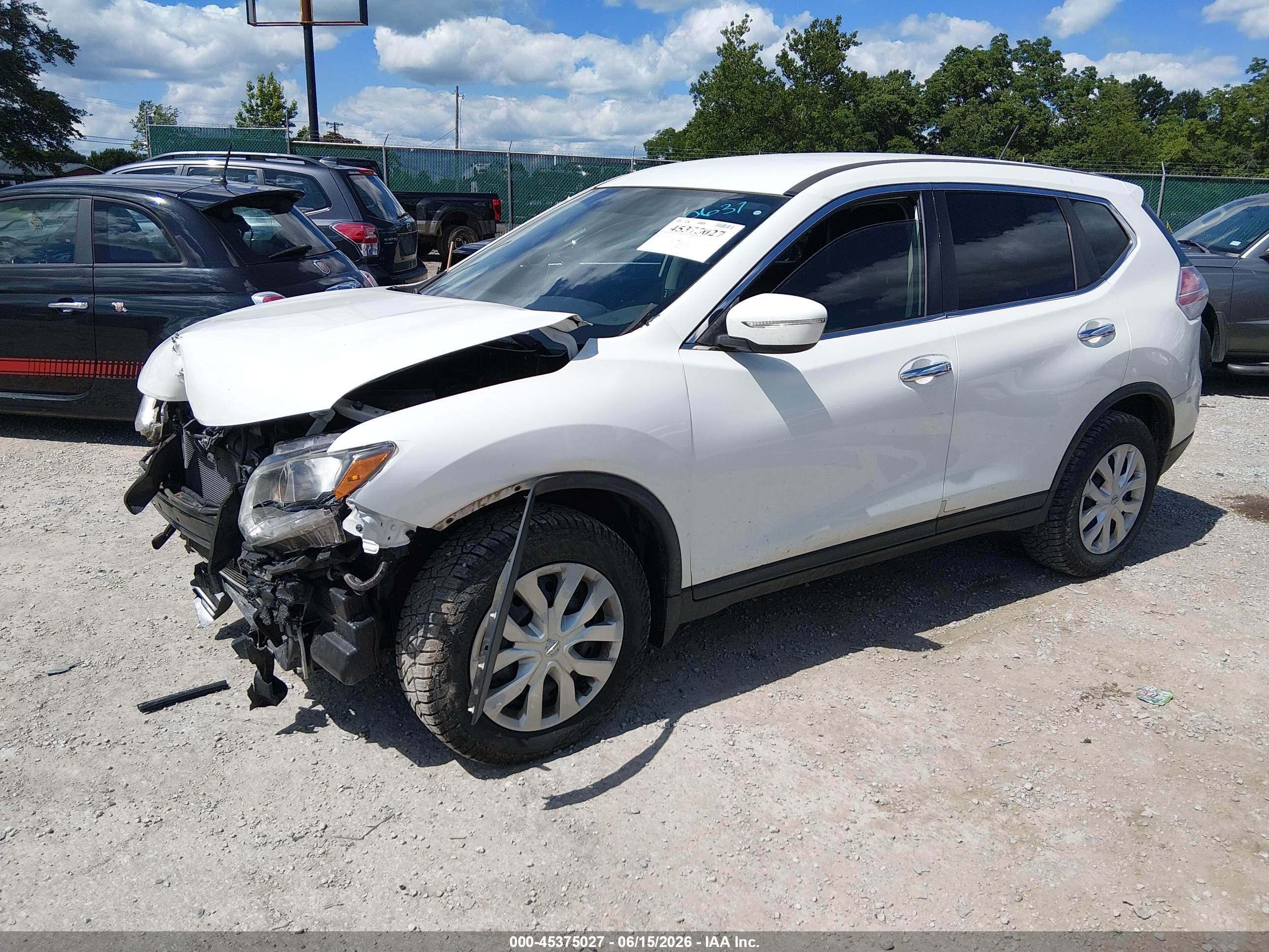 2015 Nissan Rogue S White vin: KNMAT2MV6FP590637