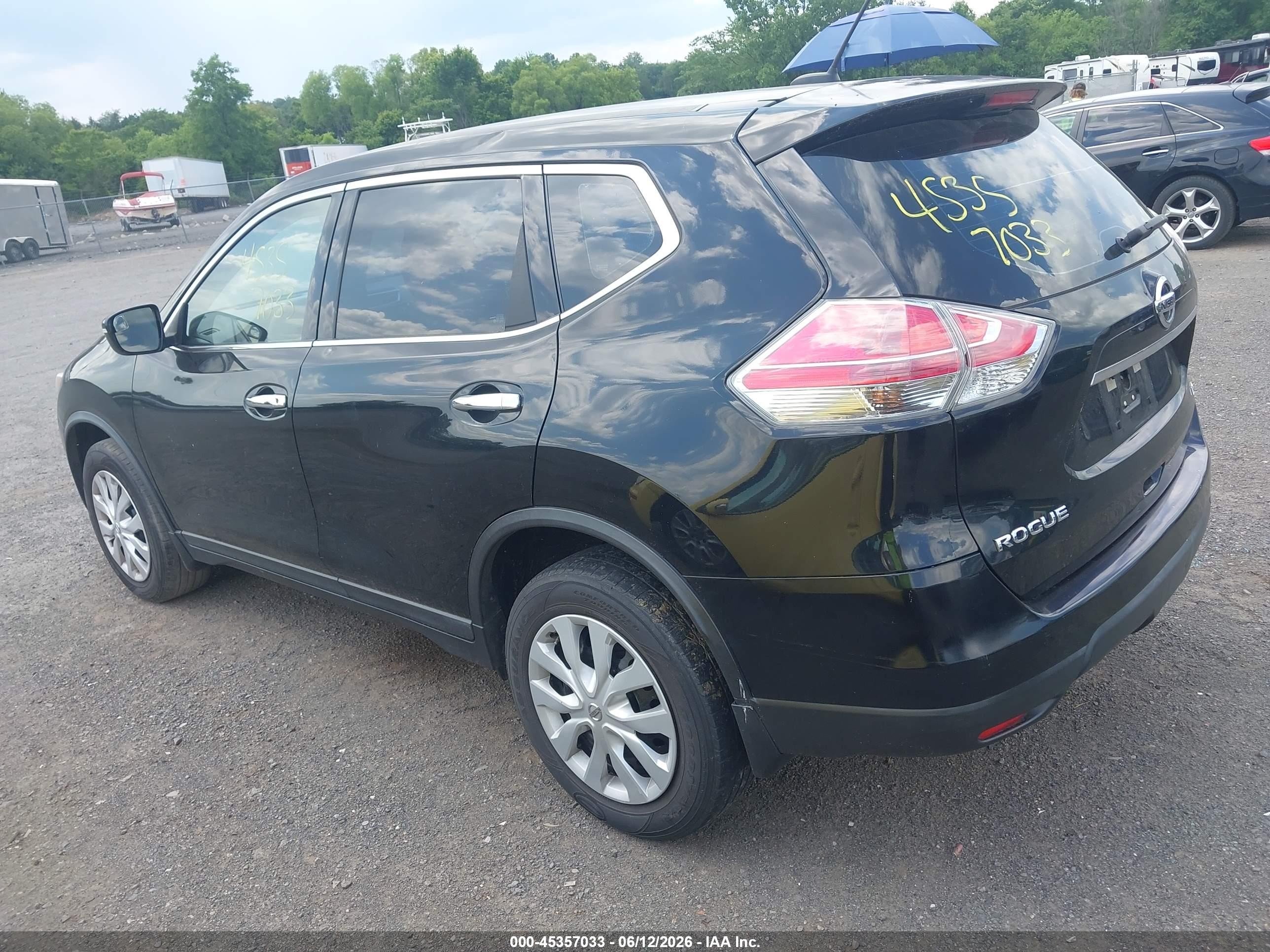 2015 Nissan Rogue S Черный vin: KNMAT2MV6FP592002