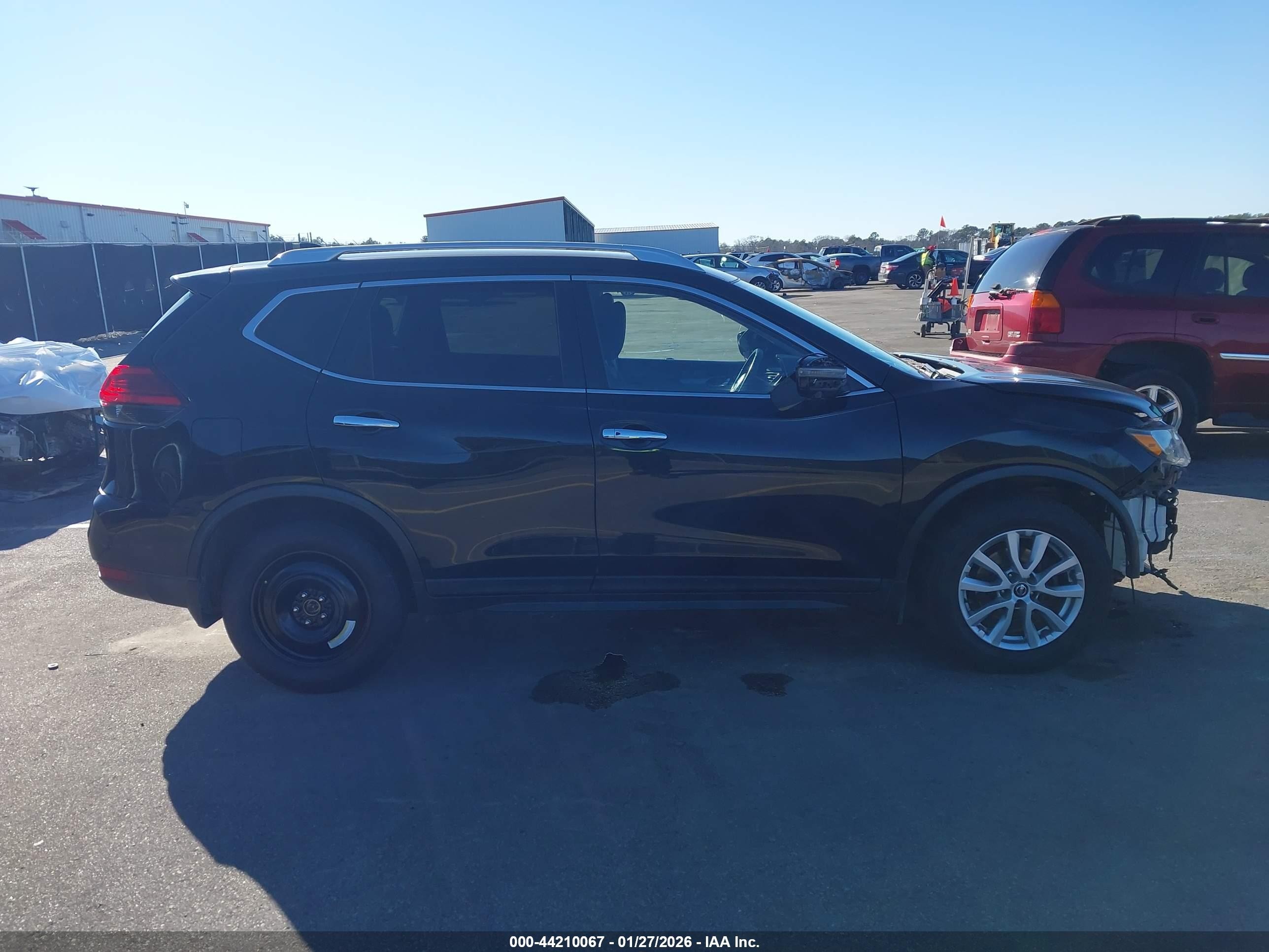 2017 Nissan Rogue Sv Черный vin: KNMAT2MV6HP579561