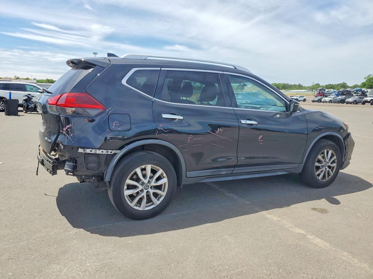 2018 Nissan Rogue Sv Черный vin: KNMAT2MV6JP541849