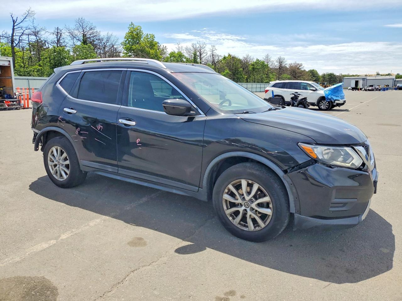 2018 Nissan Rogue Sv Черный vin: KNMAT2MV6JP541849