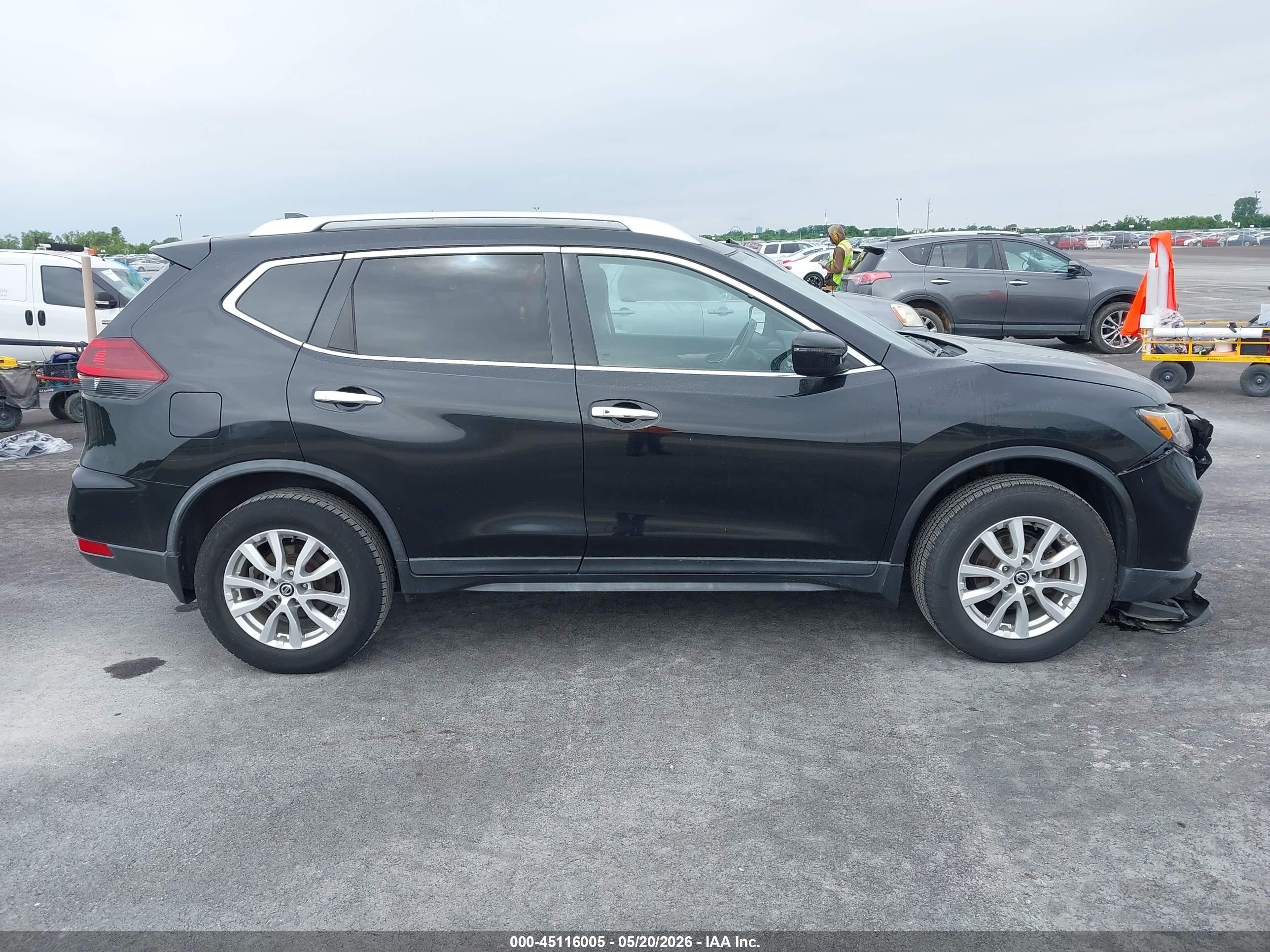 2018 Nissan Rogue Sv Black vin: KNMAT2MV6JP616825
