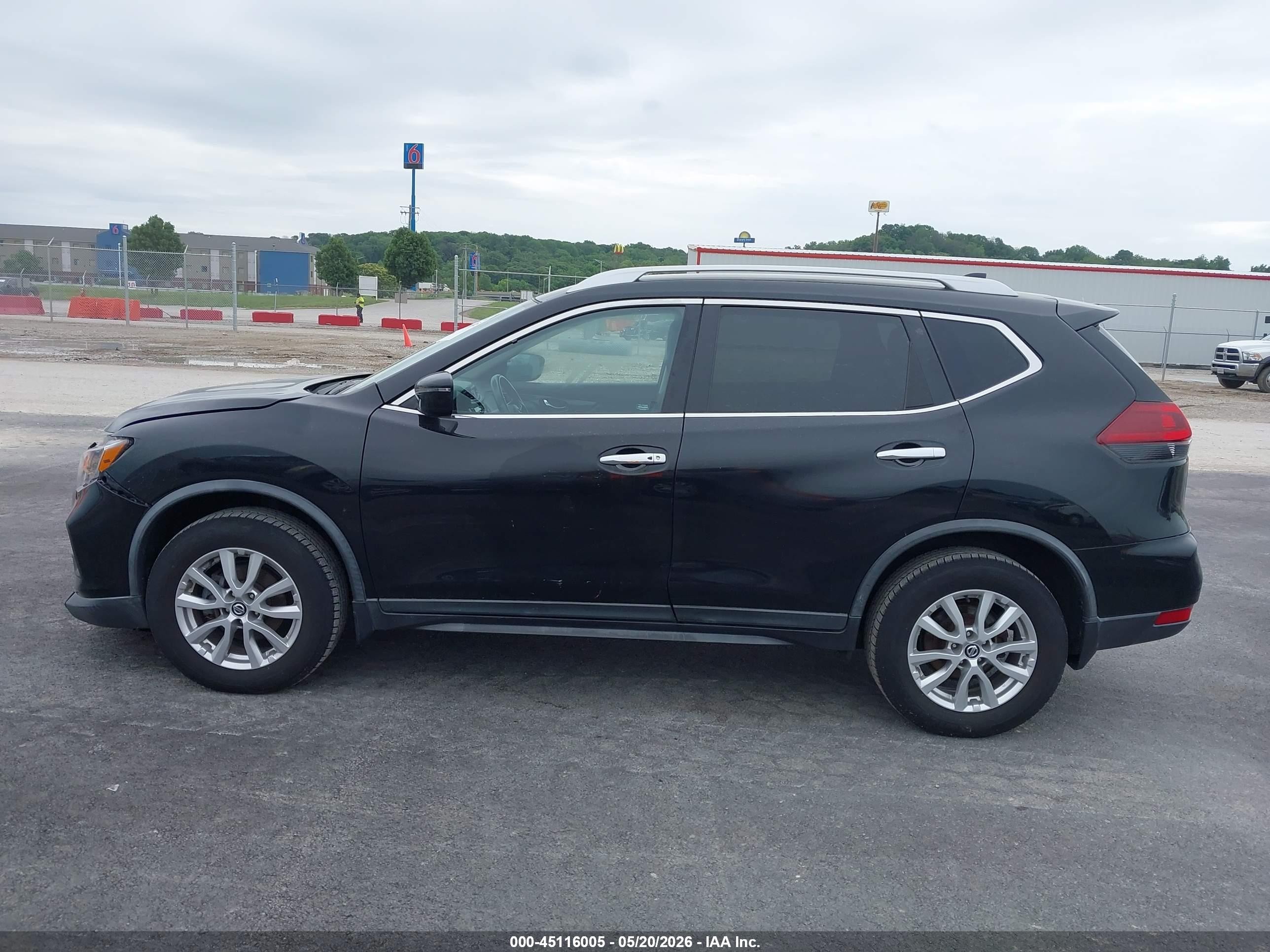 2018 Nissan Rogue Sv Black vin: KNMAT2MV6JP616825