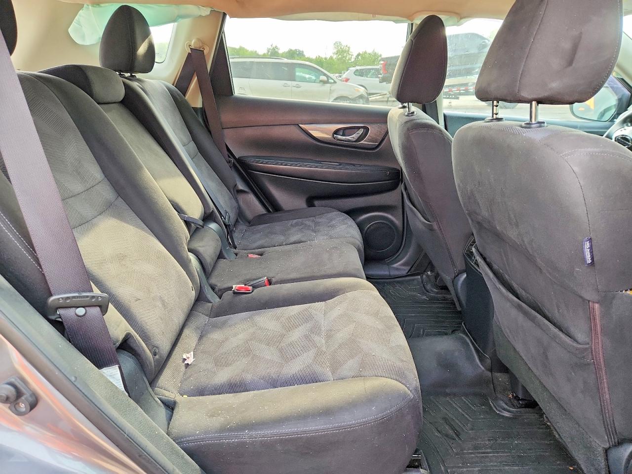 2015 Nissan Rogue S Серый vin: KNMAT2MV7FP511377