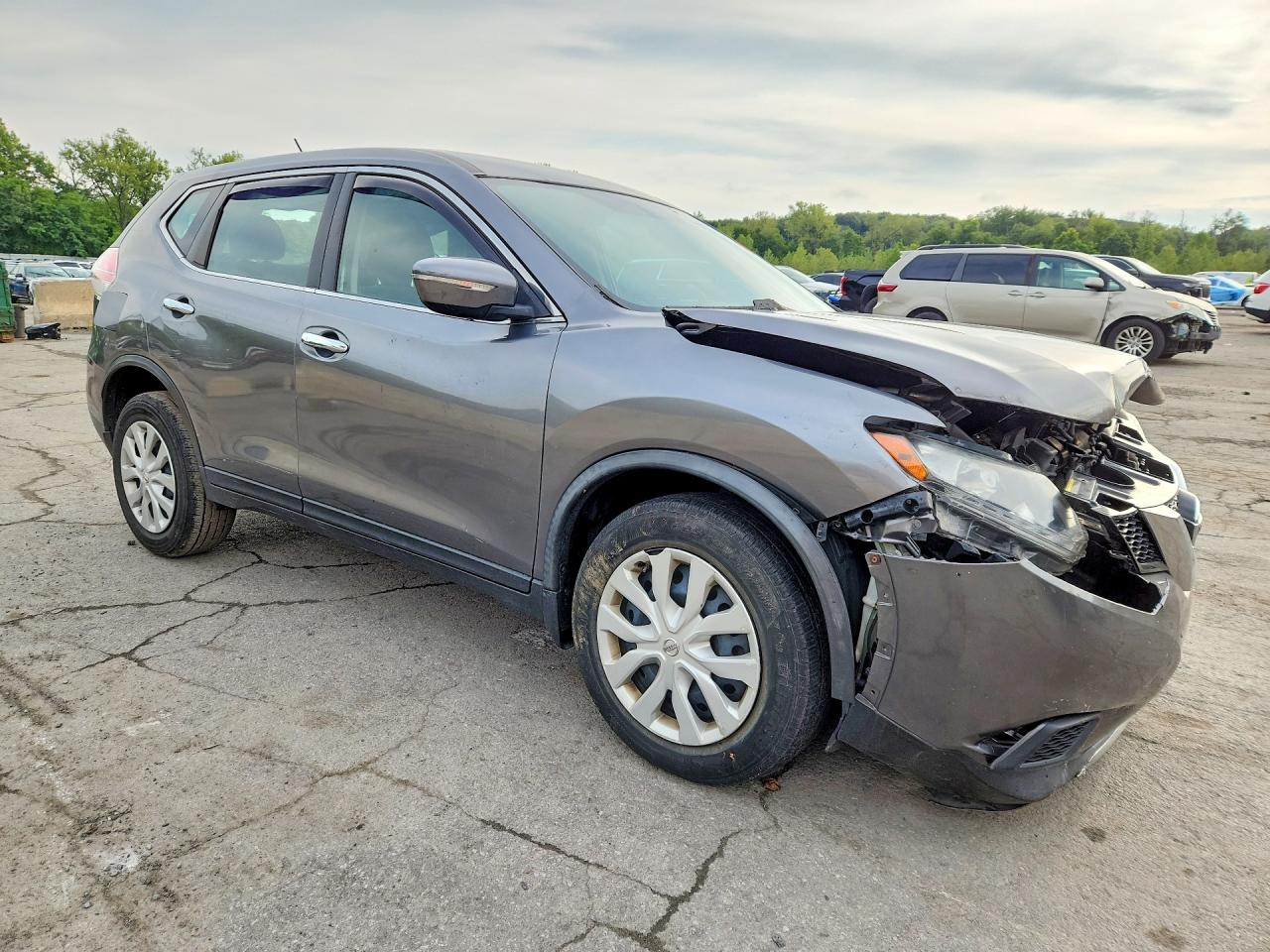 2015 Nissan Rogue S Серый vin: KNMAT2MV7FP511377