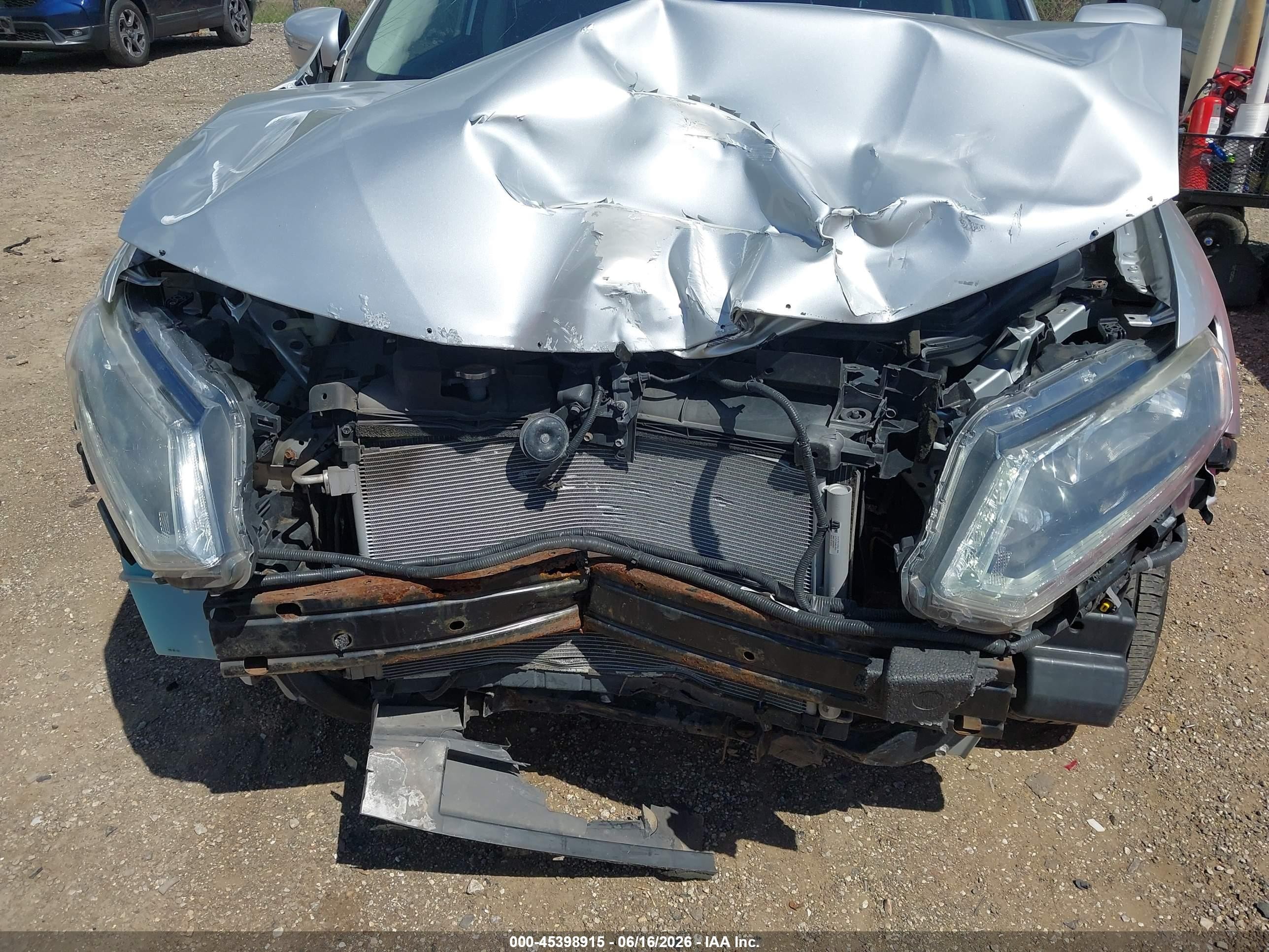 2015 Nissan Rogue S Silver vin: KNMAT2MV7FP541348