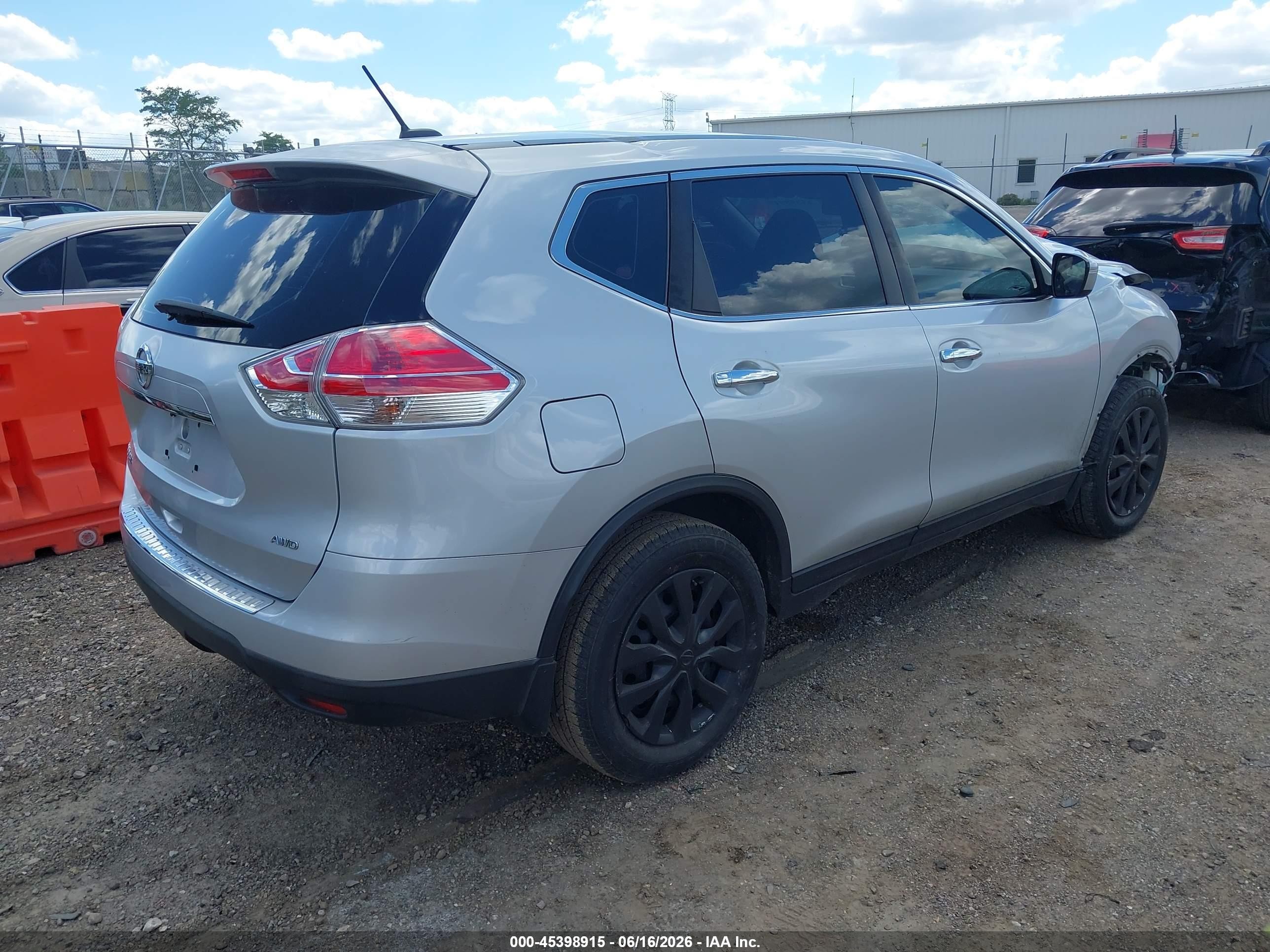 2015 Nissan Rogue S Silver vin: KNMAT2MV7FP541348