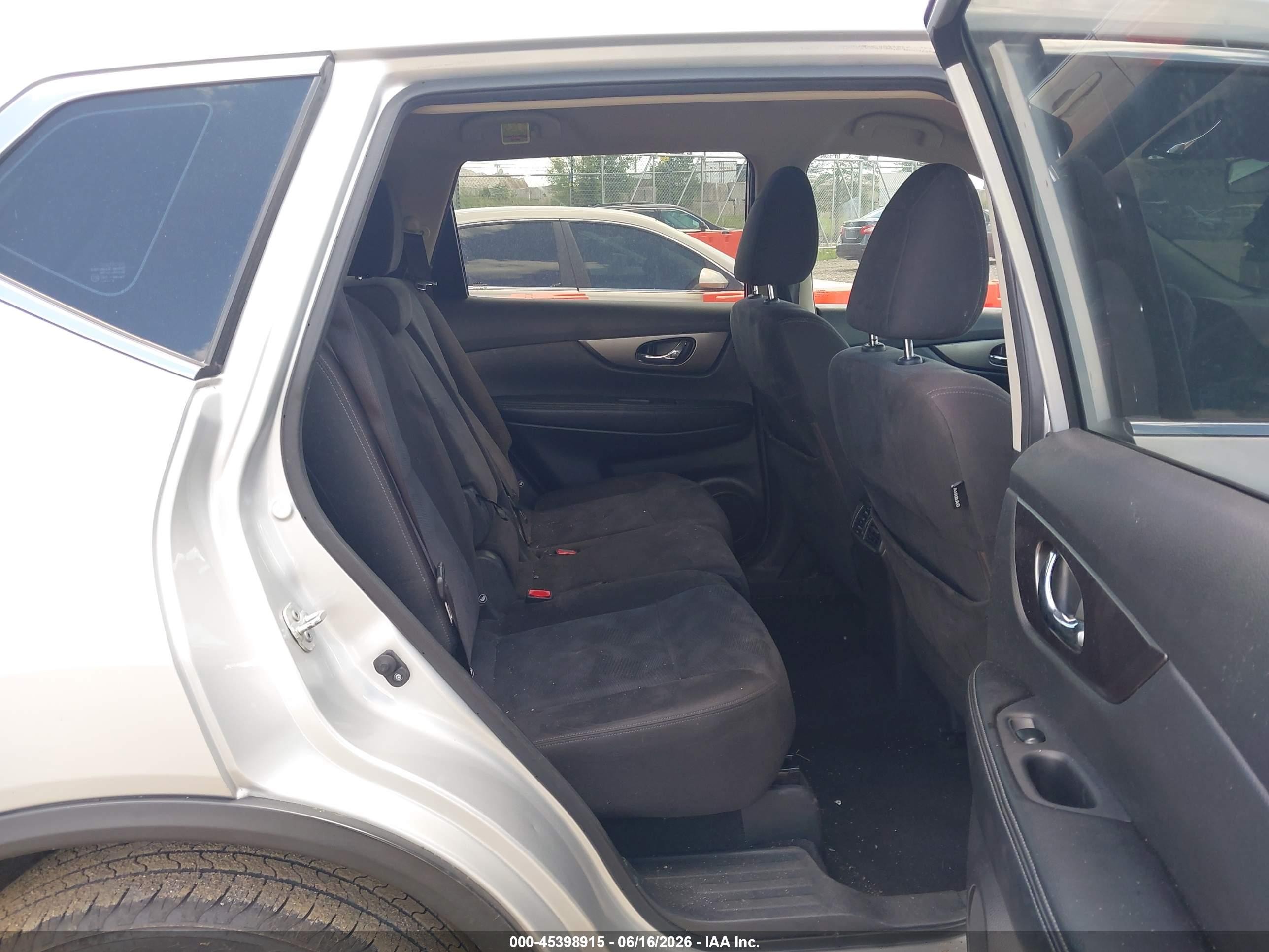 2015 Nissan Rogue S Silver vin: KNMAT2MV7FP541348