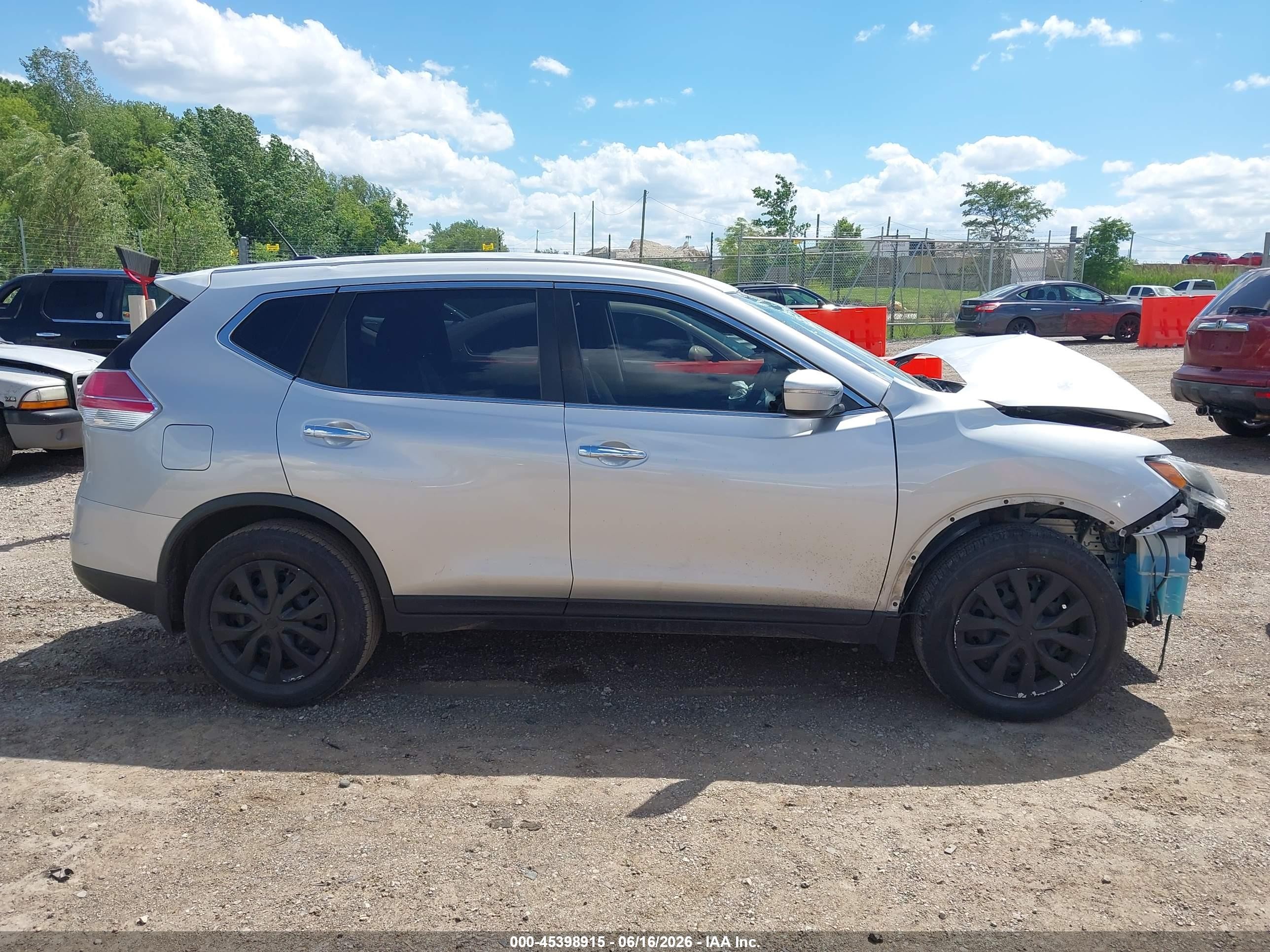 2015 Nissan Rogue S Silver vin: KNMAT2MV7FP541348