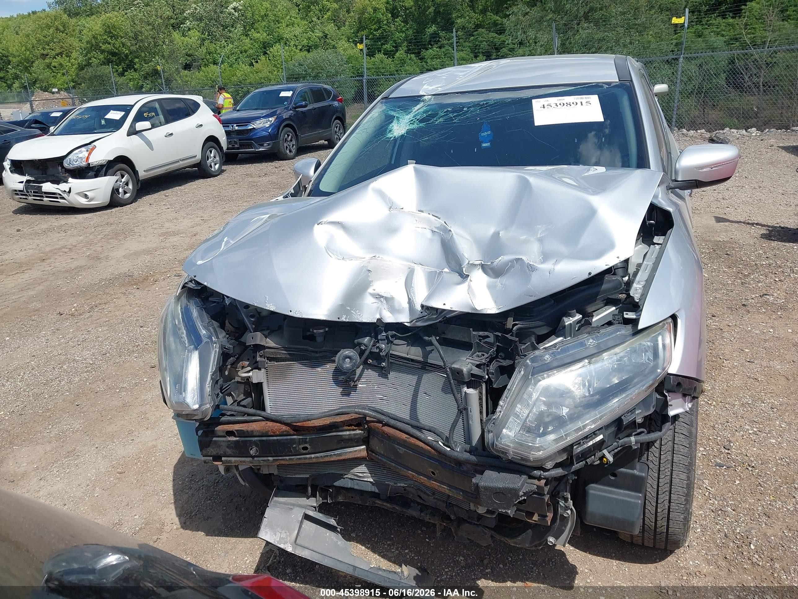 2015 Nissan Rogue S Silver vin: KNMAT2MV7FP541348