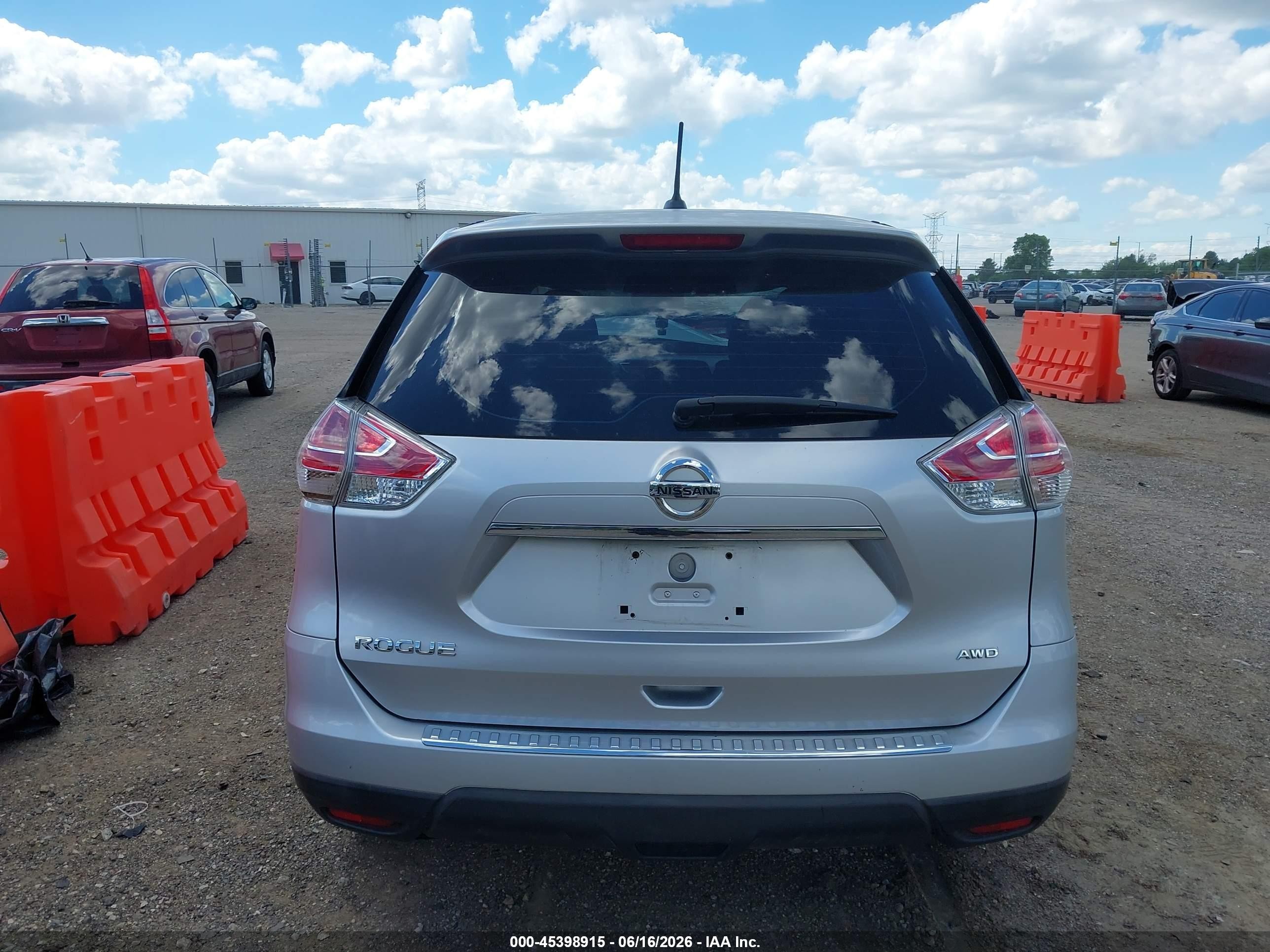 2015 Nissan Rogue S Silver vin: KNMAT2MV7FP541348