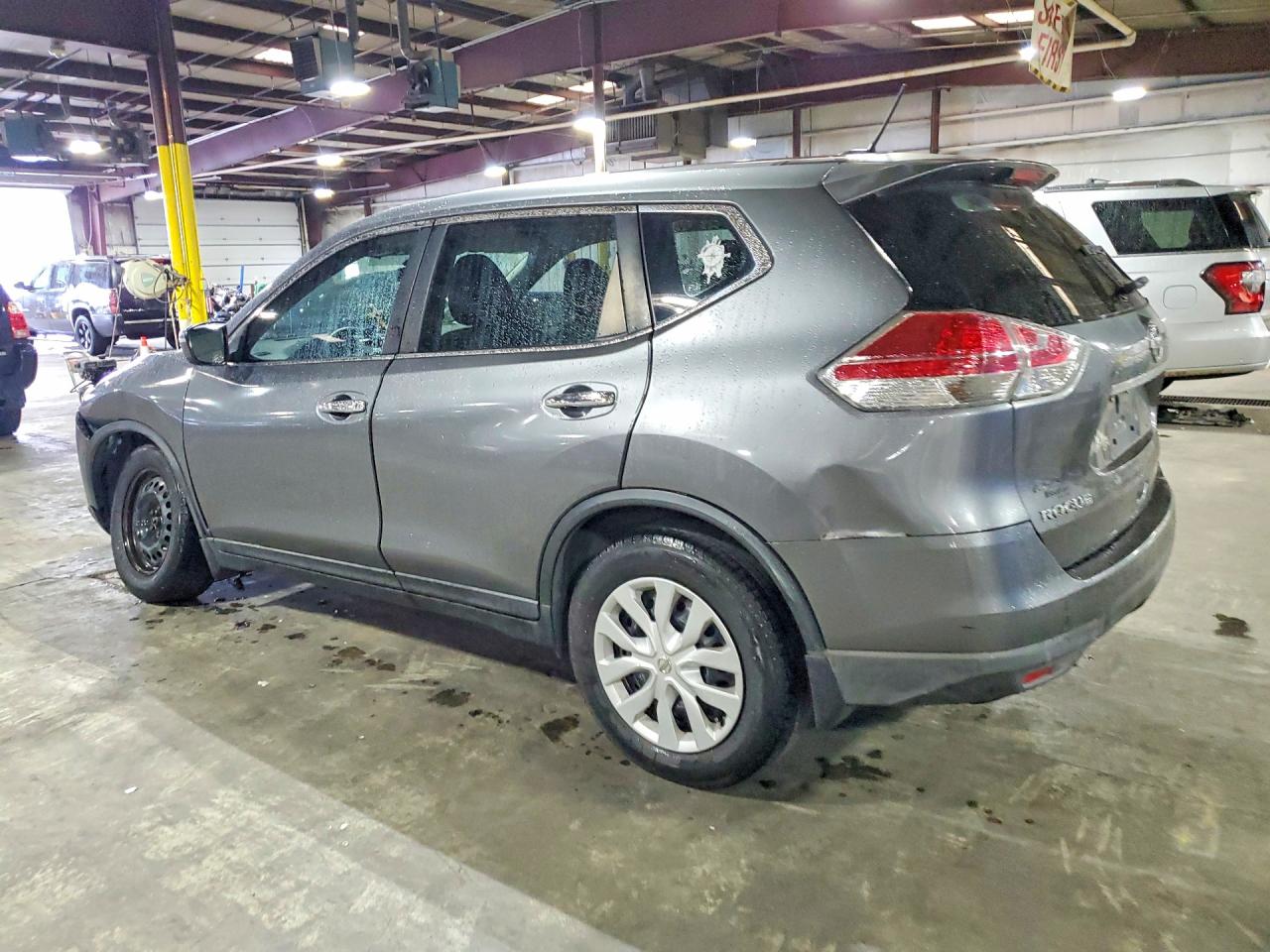 2015 Nissan Rogue S Серый vin: KNMAT2MV7FP576732
