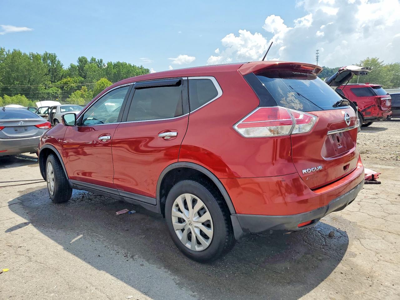2015 Nissan Rogue S Red vin: KNMAT2MV7FP579260