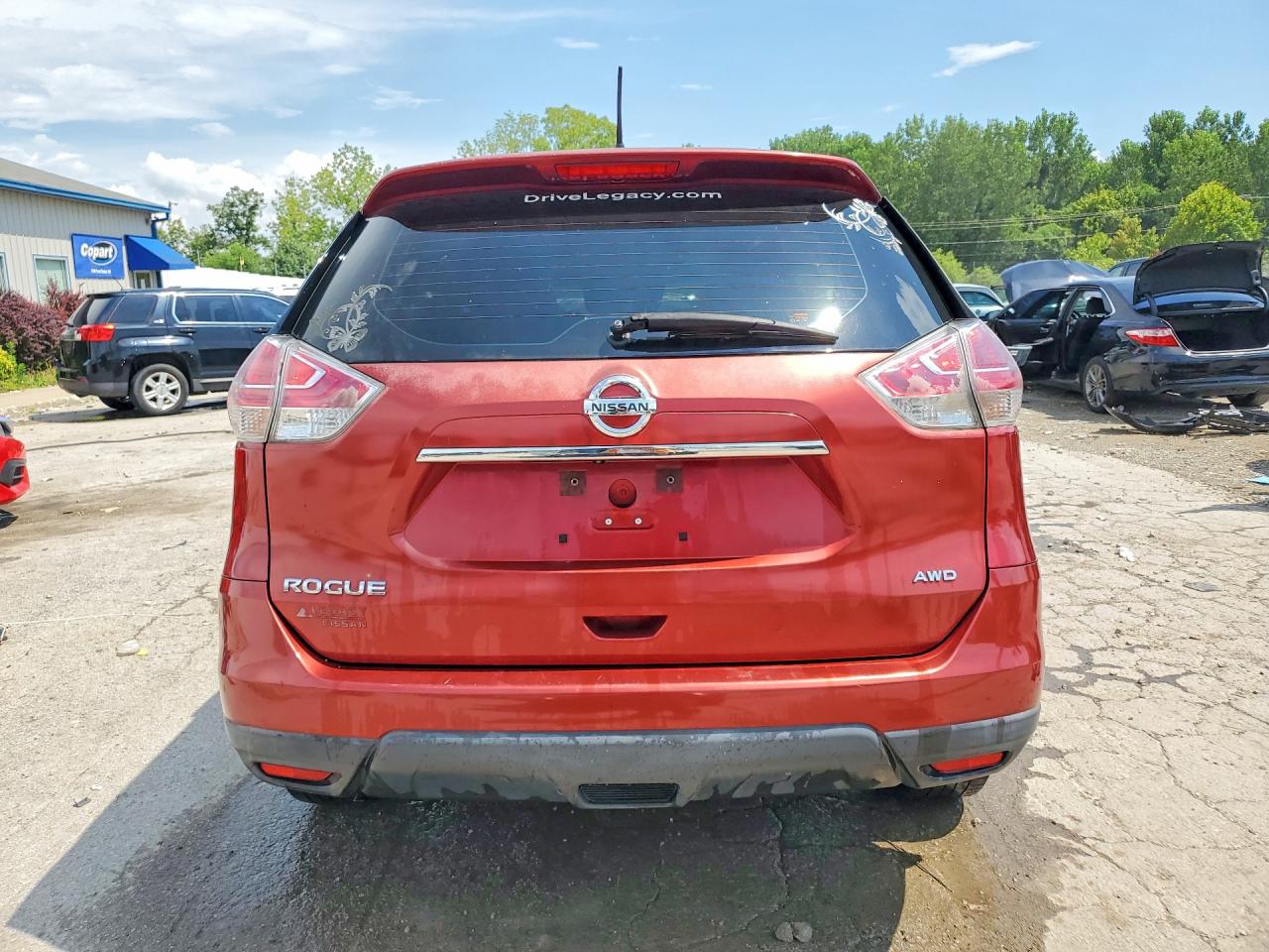 2015 Nissan Rogue S Red vin: KNMAT2MV7FP579260