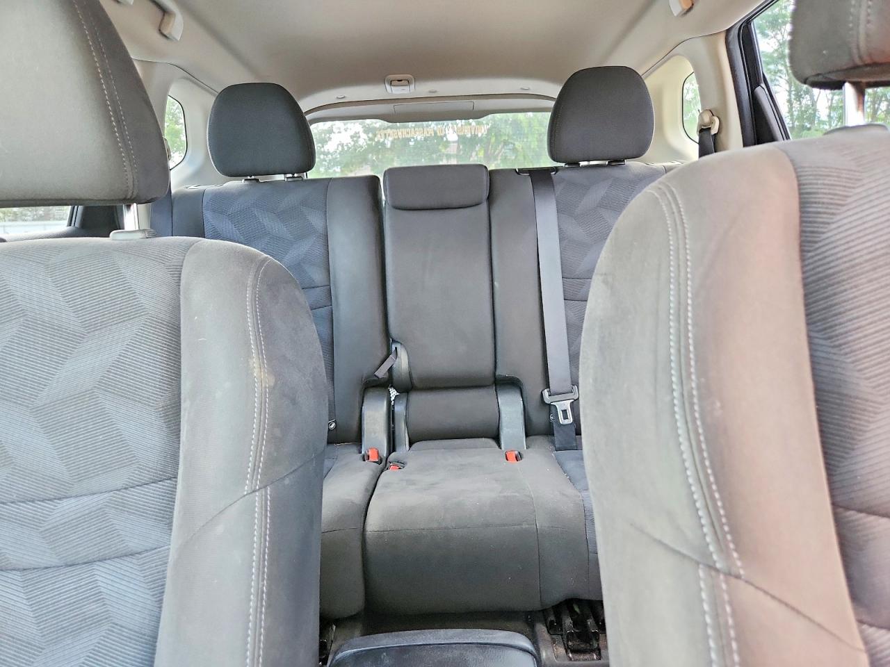 2015 Nissan Rogue S Черный vin: KNMAT2MV7FP583907