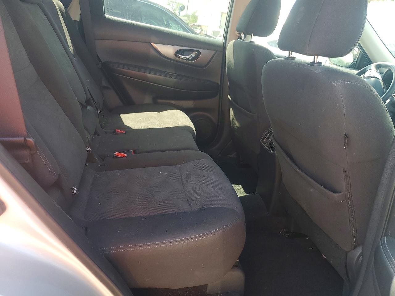 2016 Nissan Rogue Sv Silver vin: KNMAT2MV7GP629611