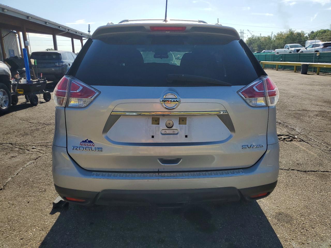 2016 Nissan Rogue Sv Silver vin: KNMAT2MV7GP644707