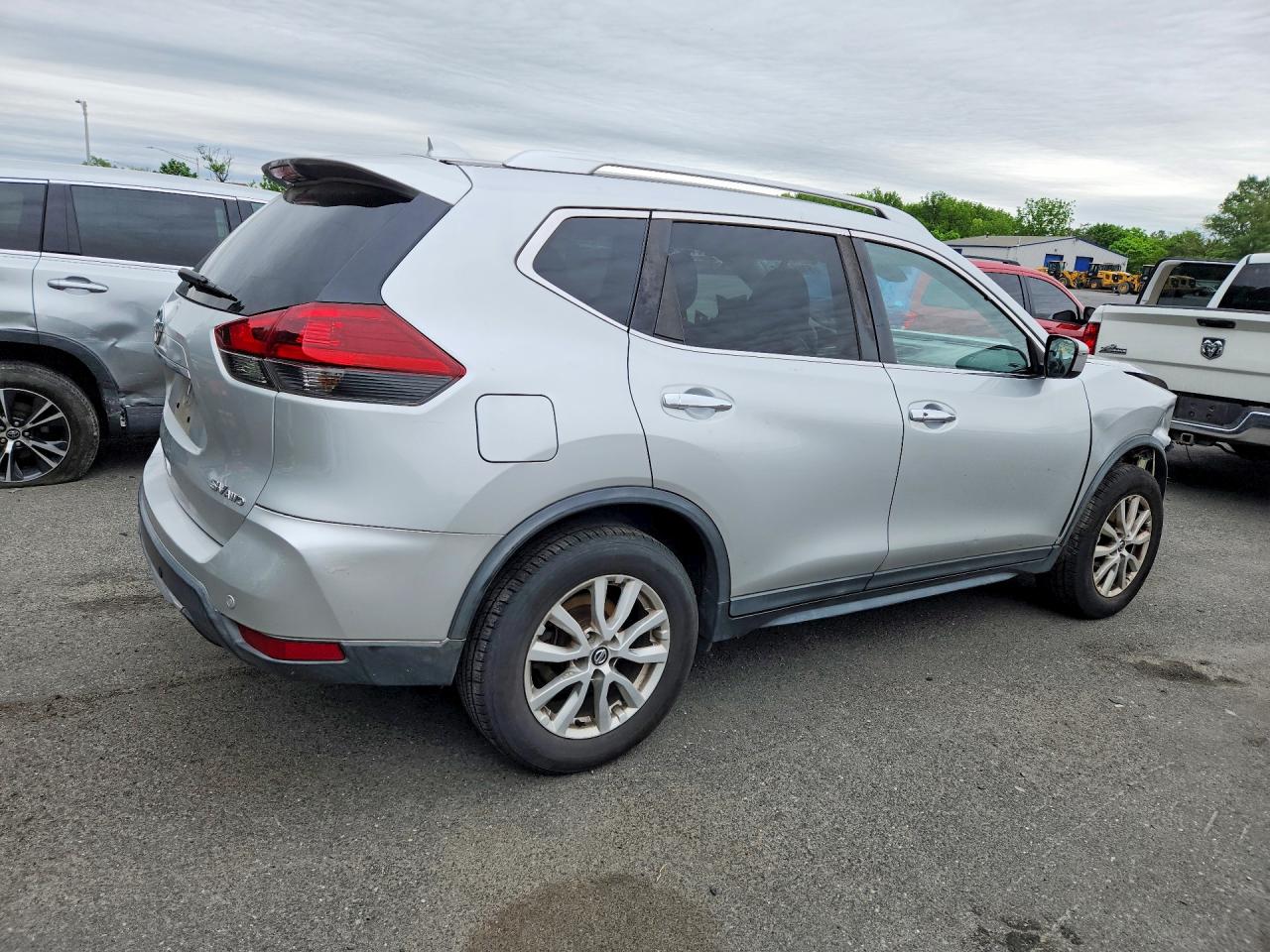 2019 Nissan Rogue Sv Silver vin: KNMAT2MV7KP521272
