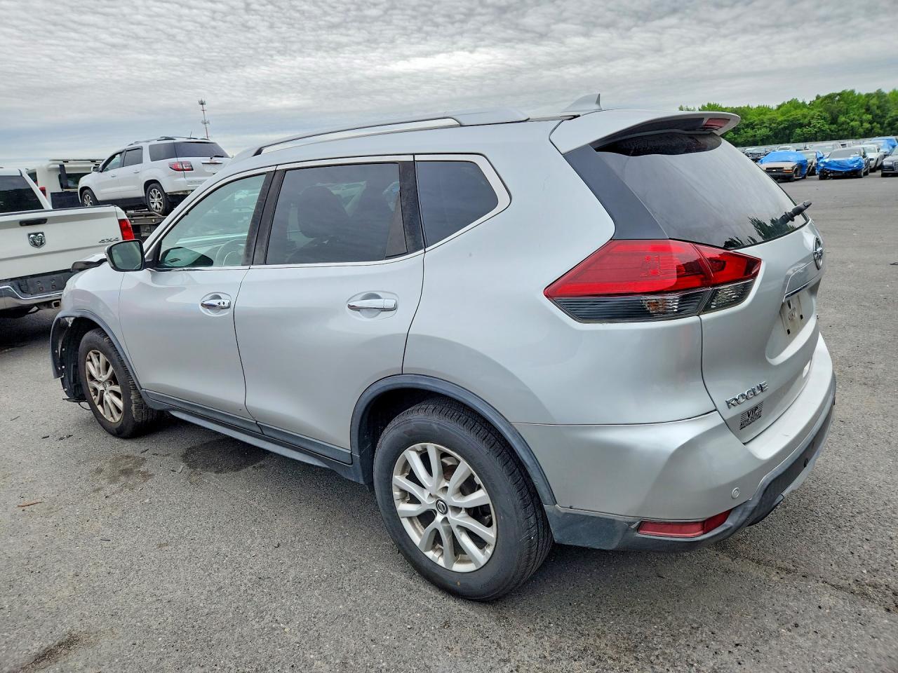 2019 Nissan Rogue Sv Silver vin: KNMAT2MV7KP521272