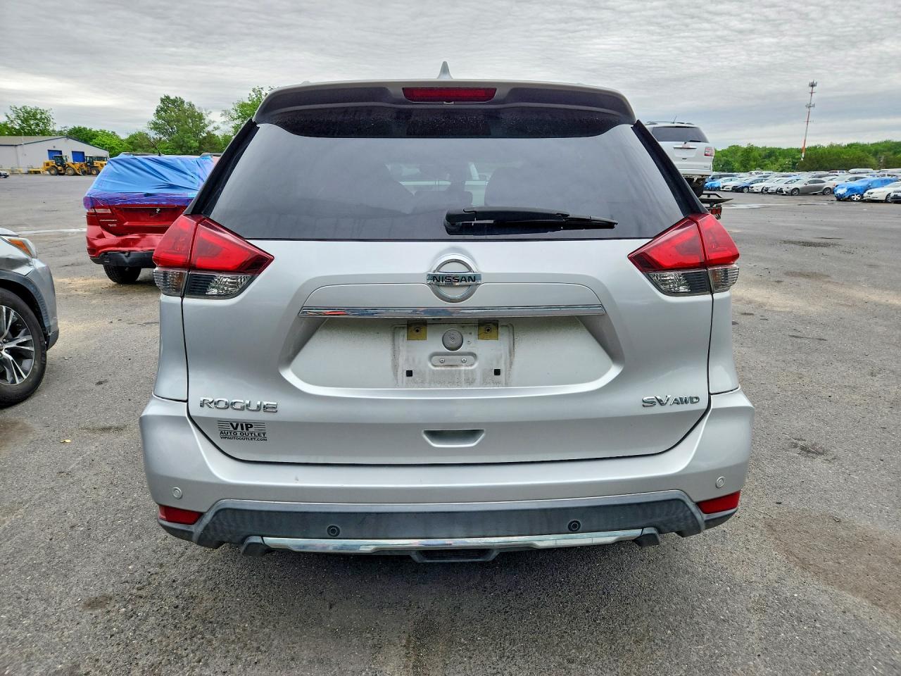 2019 Nissan Rogue Sv Silver vin: KNMAT2MV7KP521272