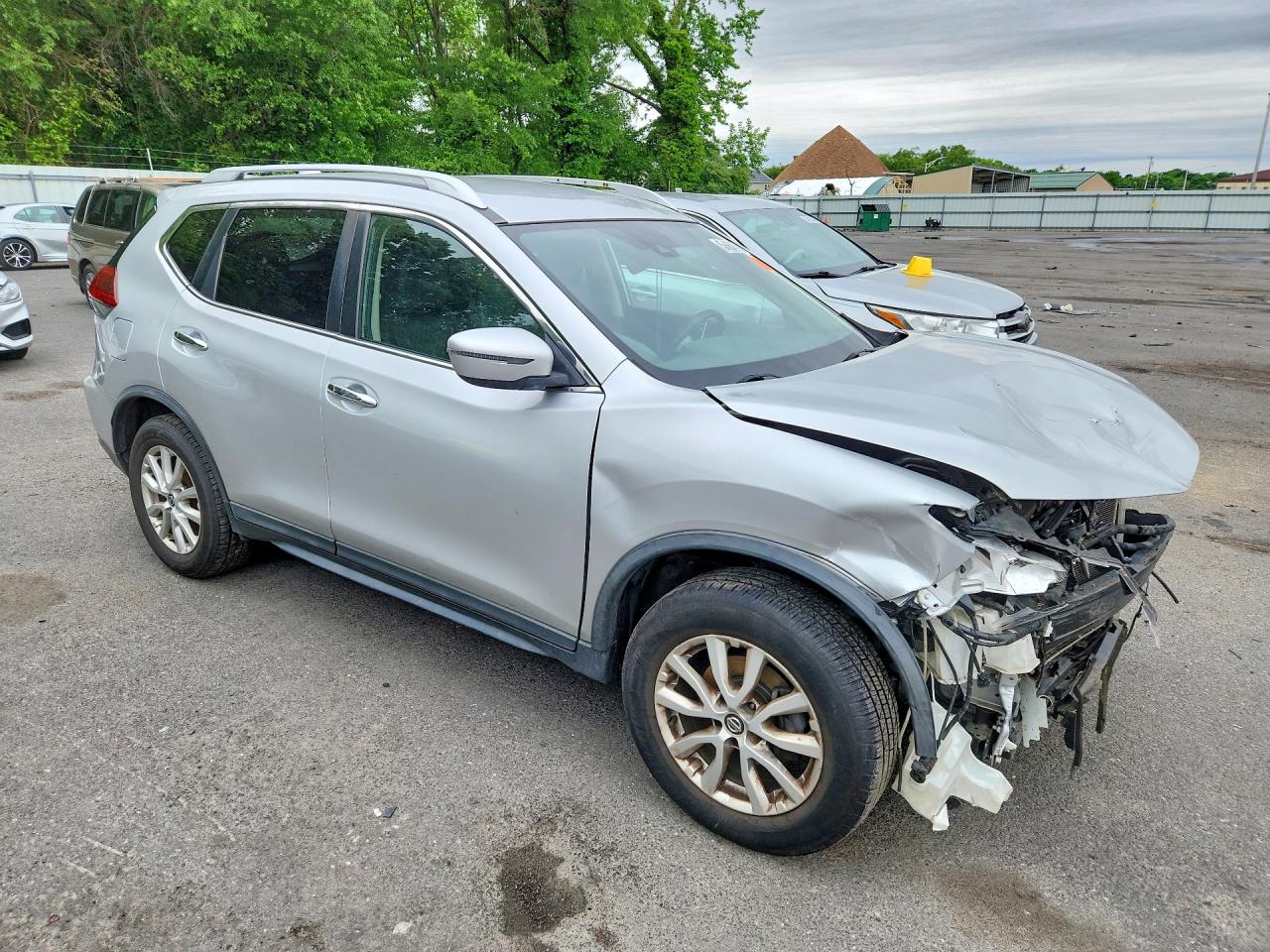 2019 Nissan Rogue Sv Silver vin: KNMAT2MV7KP521272