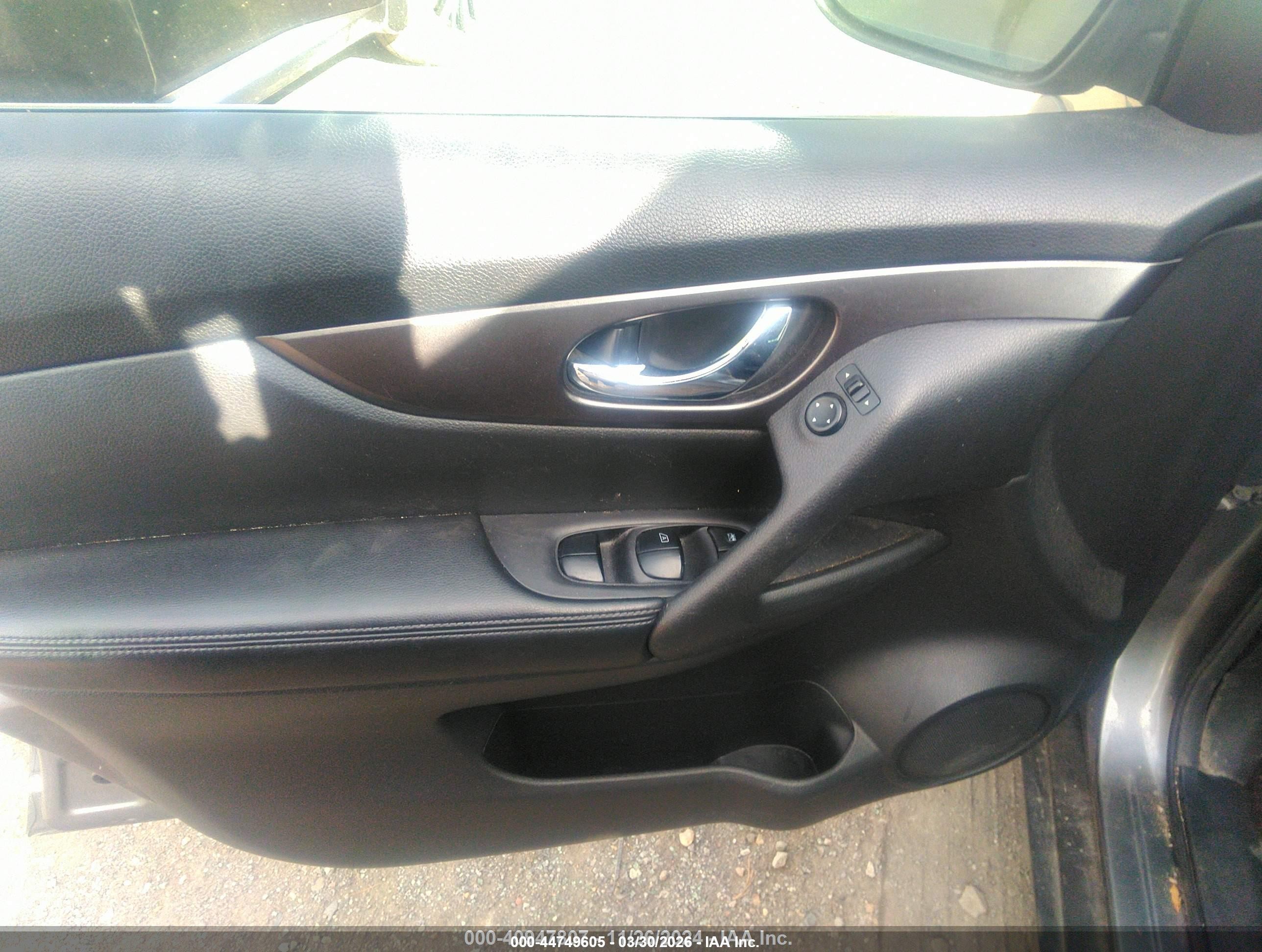 2015 Nissan Rogue S Серый vin: KNMAT2MV8FP509878