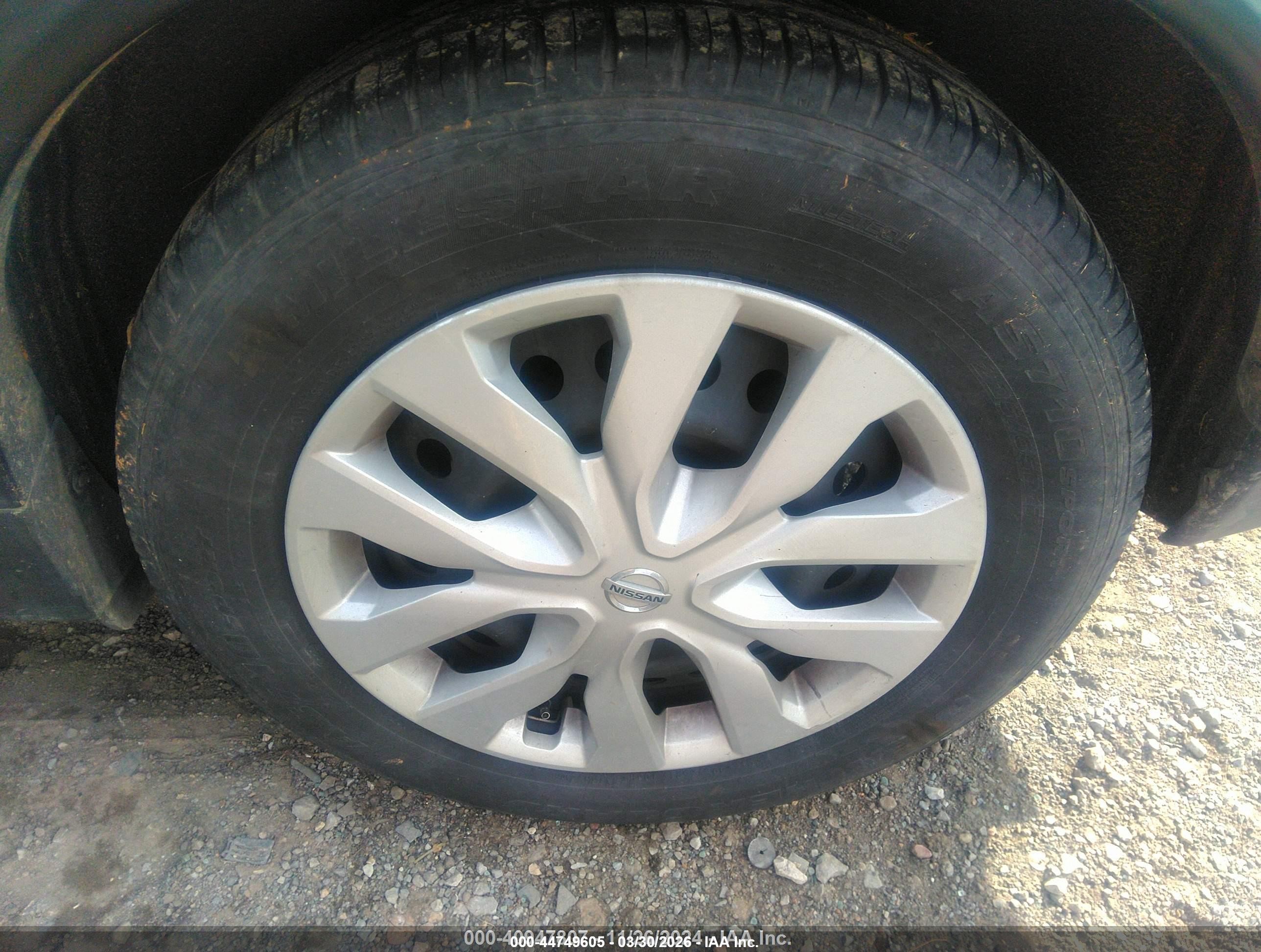 2015 Nissan Rogue S Серый vin: KNMAT2MV8FP509878