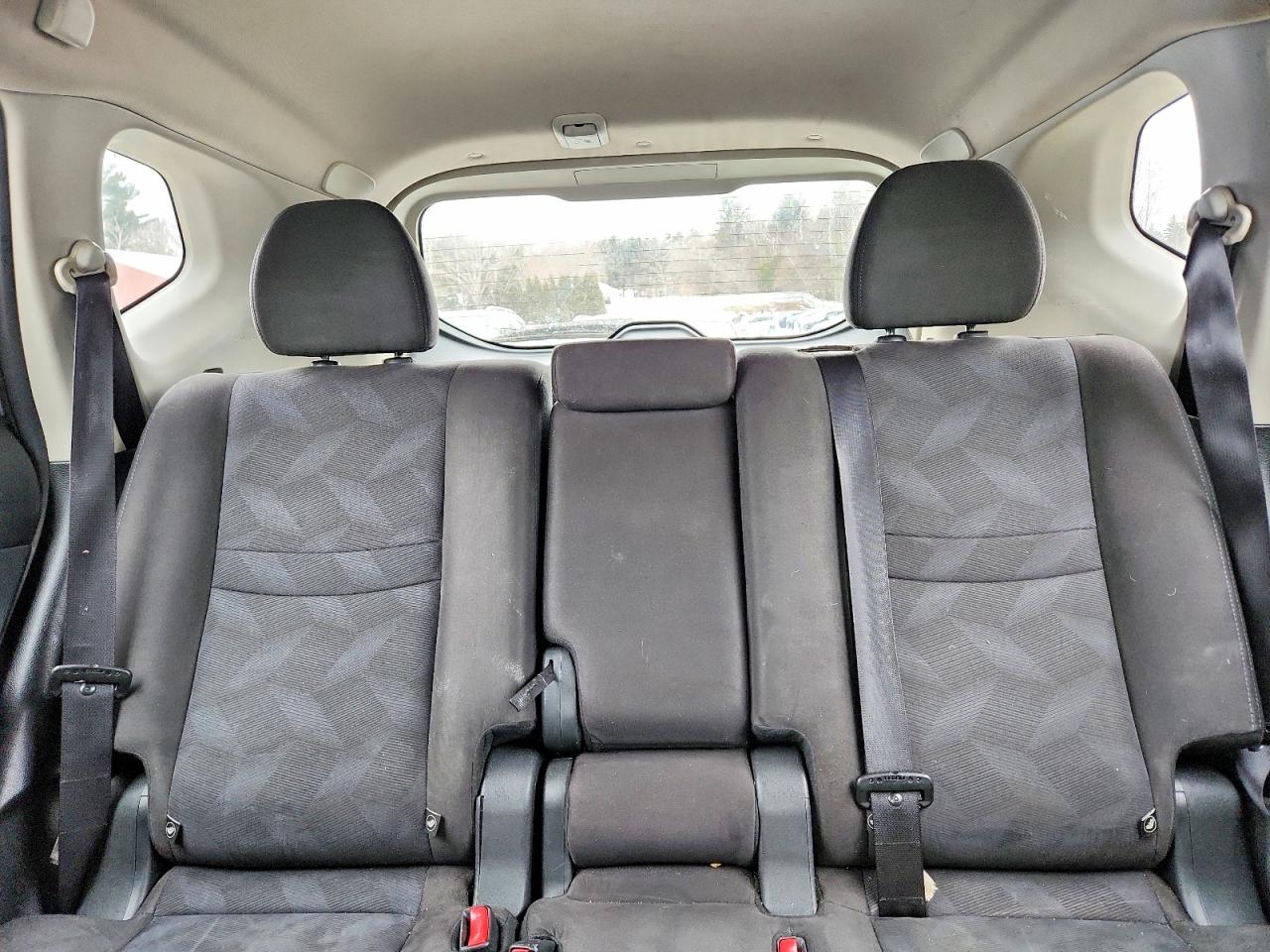 2015 Nissan Rogue S Silver vin: KNMAT2MV8FP525577