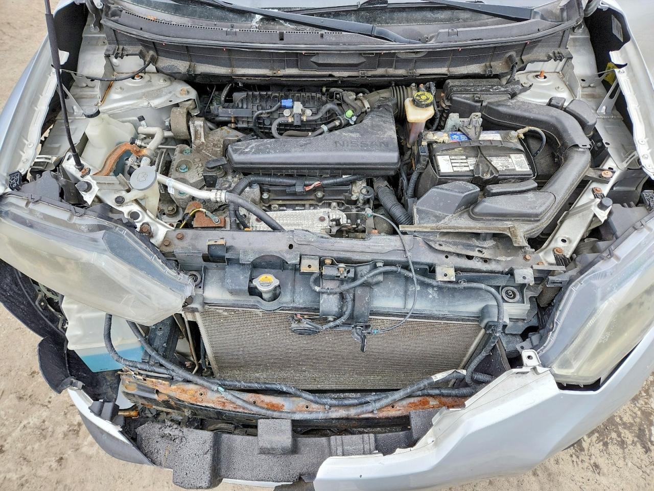 2015 Nissan Rogue S Silver vin: KNMAT2MV8FP525577