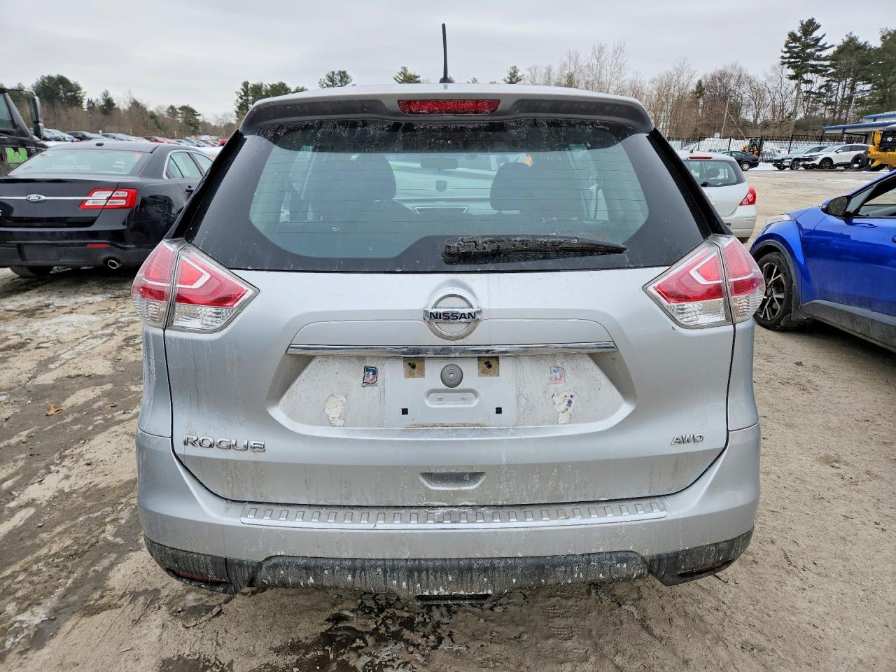 2015 Nissan Rogue S Silver vin: KNMAT2MV8FP525577
