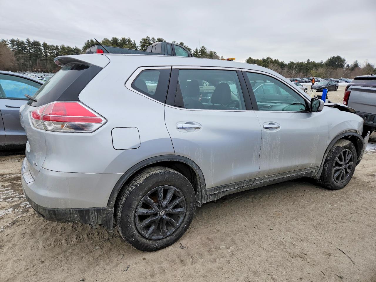 2015 Nissan Rogue S Silver vin: KNMAT2MV8FP525577