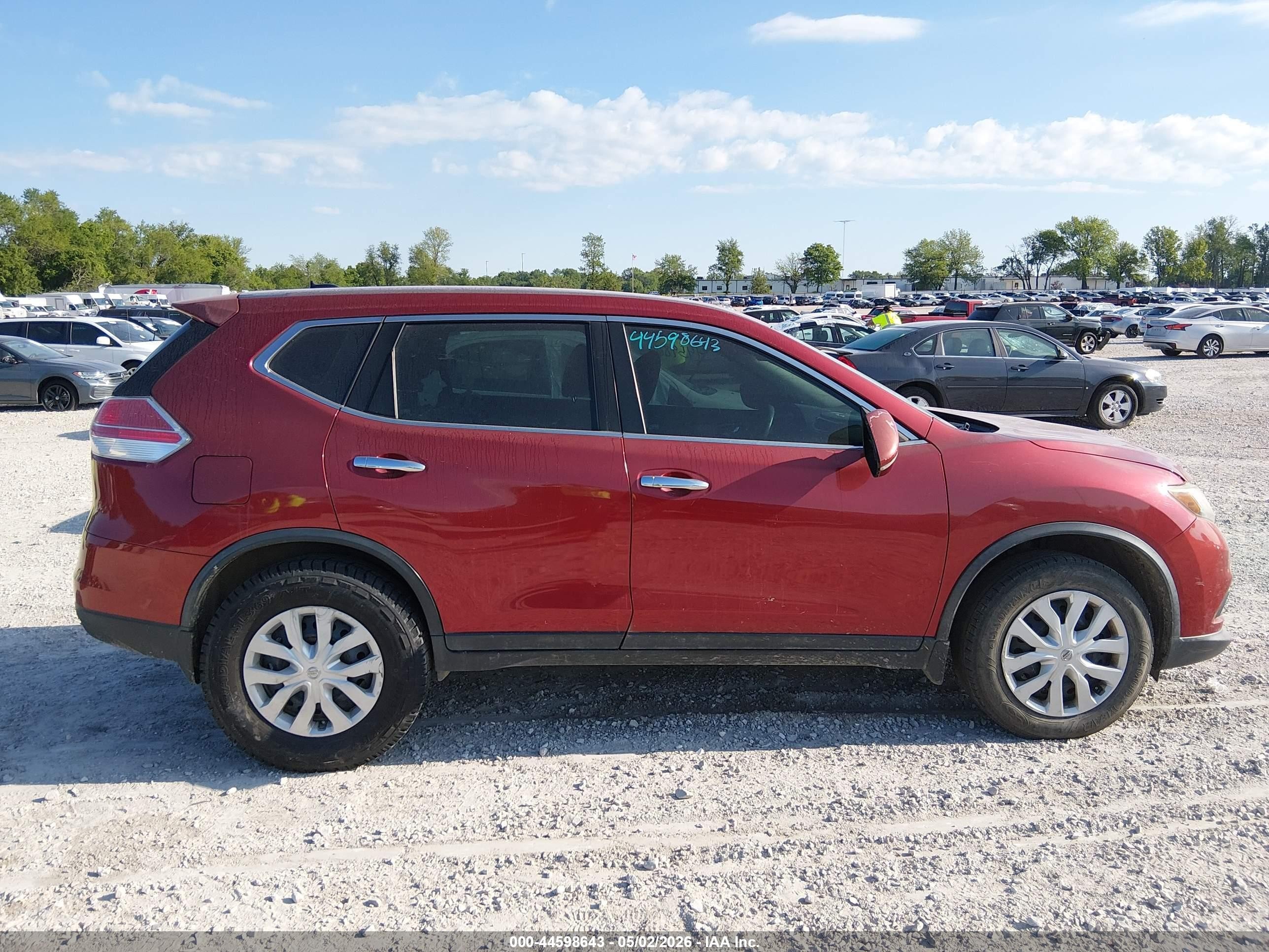 2015 Nissan Rogue S Красный vin: KNMAT2MV8FP527121
