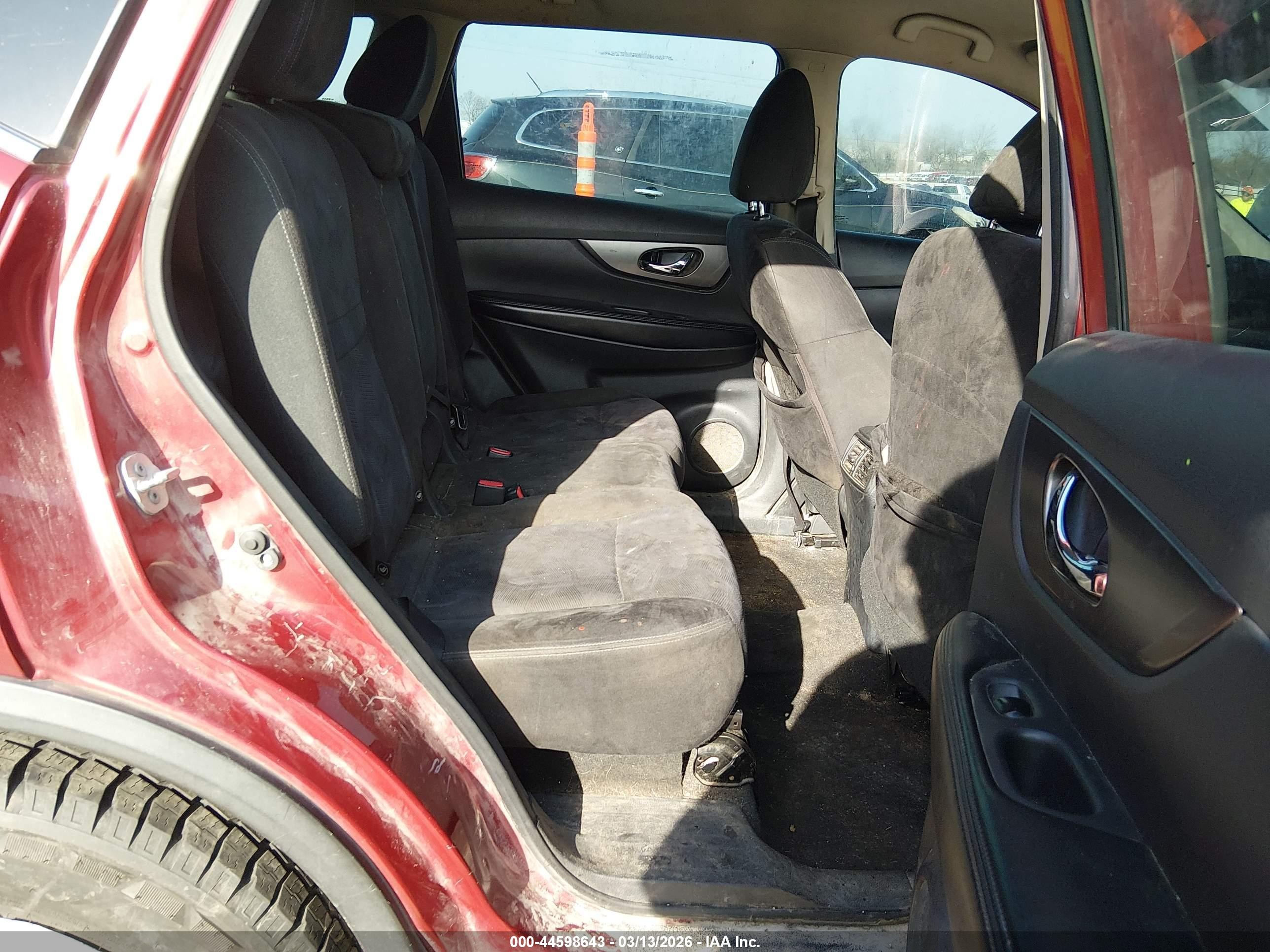 2015 Nissan Rogue S Красный vin: KNMAT2MV8FP527121
