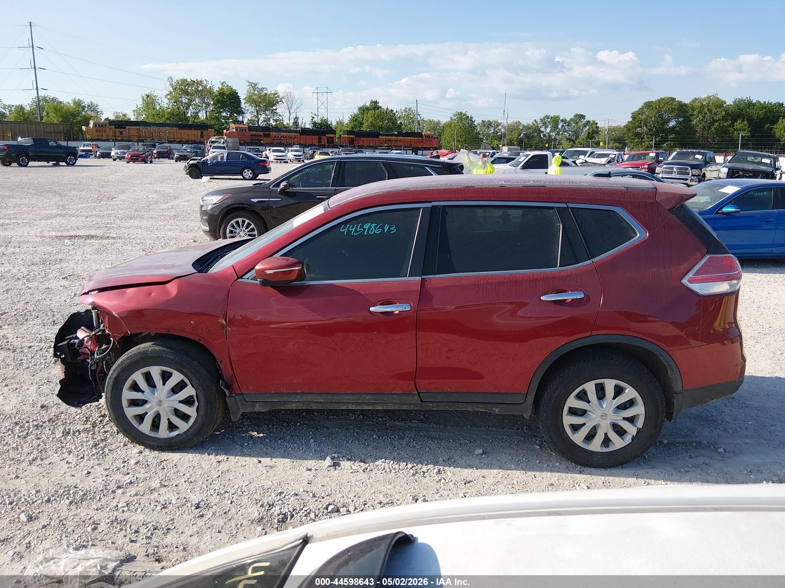 2015 Nissan Rogue S Красный vin: KNMAT2MV8FP527121