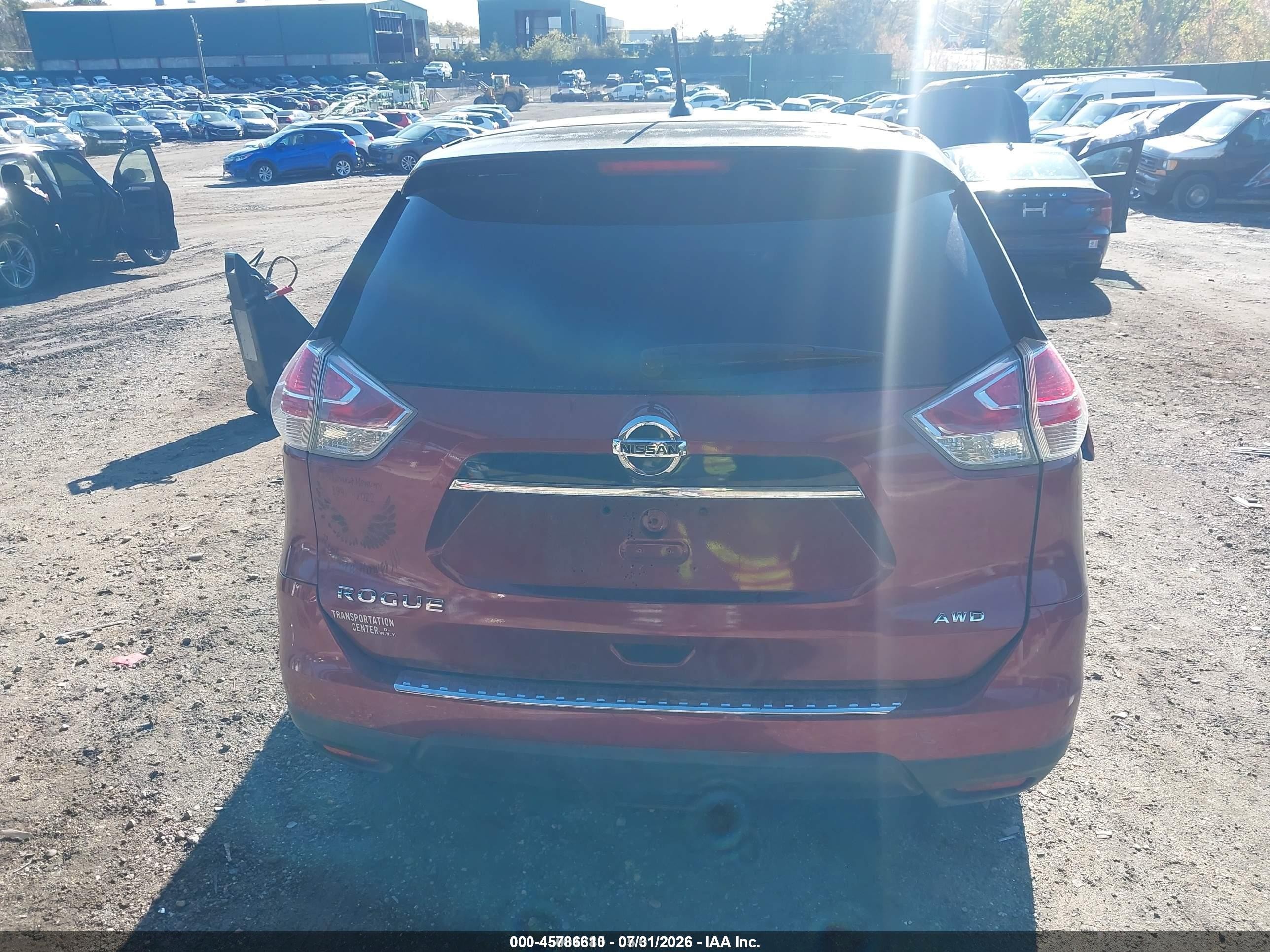2015 Nissan Rogue S Maroon vin: KNMAT2MV8FP527295