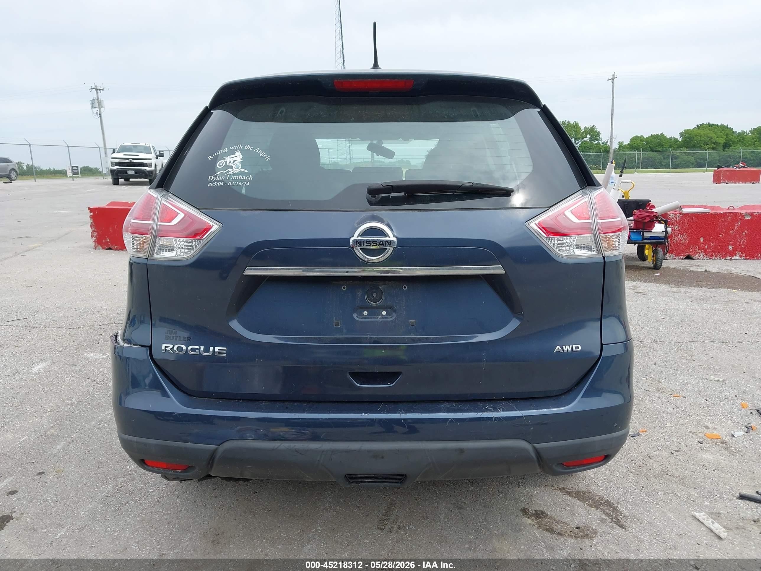 2015 Nissan Rogue S Blue vin: KNMAT2MV8FP539964
