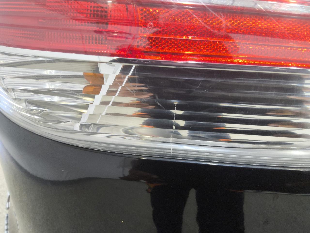 2015 Nissan Rogue Sv Черный vin: KNMAT2MV8FP568400 Damage: Right Tail Light, Cracked, Replacement Required
