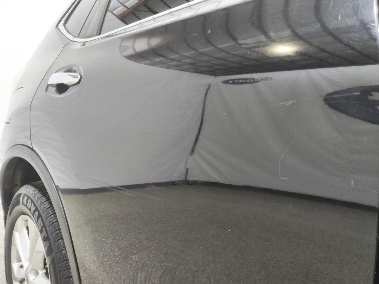 2015 Nissan Rogue Sv Черный vin: KNMAT2MV8FP568400 Damage: Right Rear Door, Light Scratch, 4 To 5 Inches