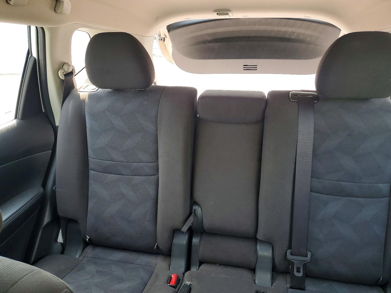 2015 Nissan Rogue S White vin: KNMAT2MV8FP581583
