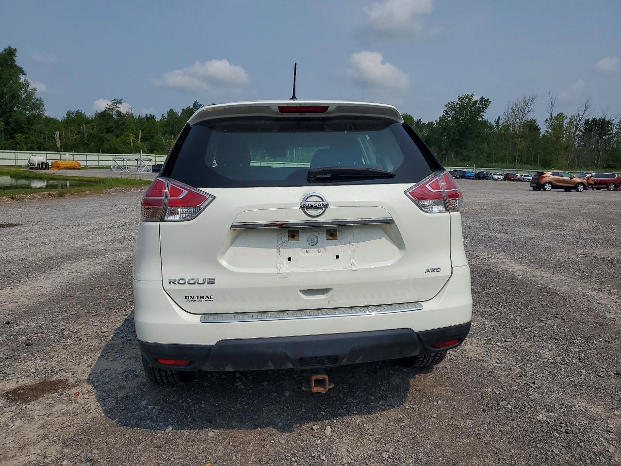 2015 Nissan Rogue S White vin: KNMAT2MV8FP581583
