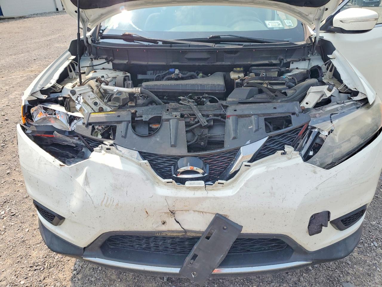 2015 Nissan Rogue S White vin: KNMAT2MV8FP581583