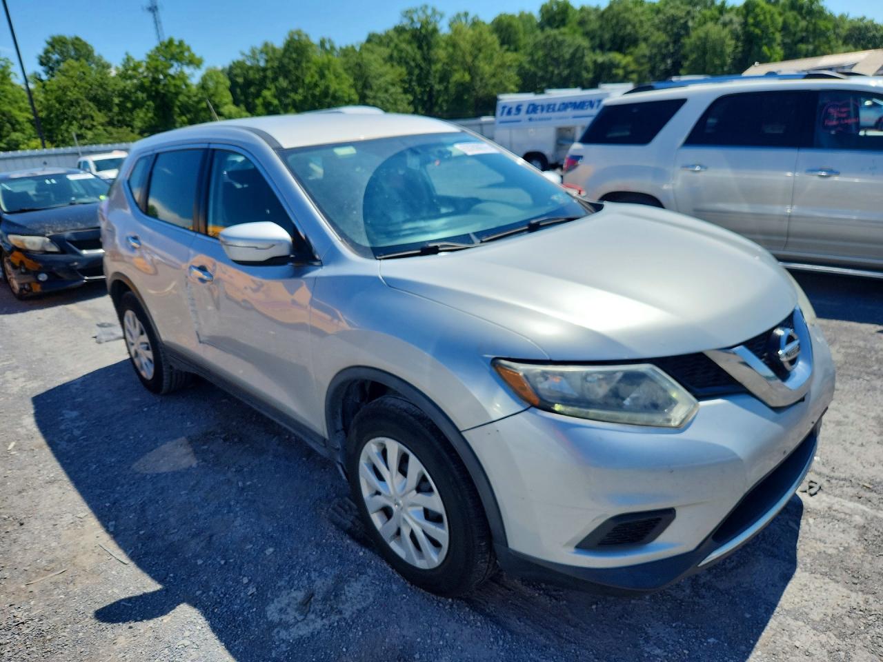 2015 Nissan Rogue S Silver vin: KNMAT2MV8FP591479