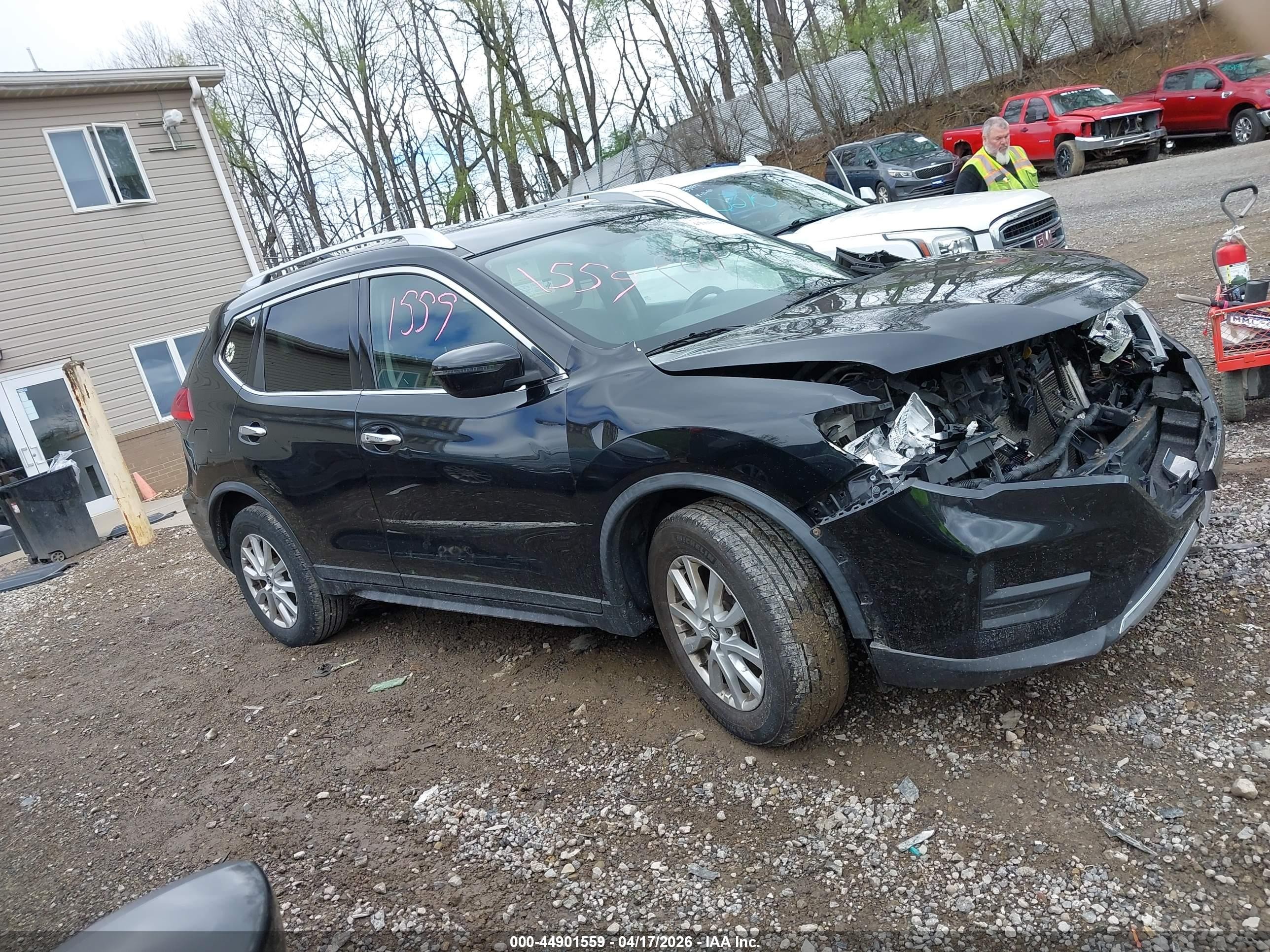 2017 Nissan Rogue Sv Черный vin: KNMAT2MV8HP615413