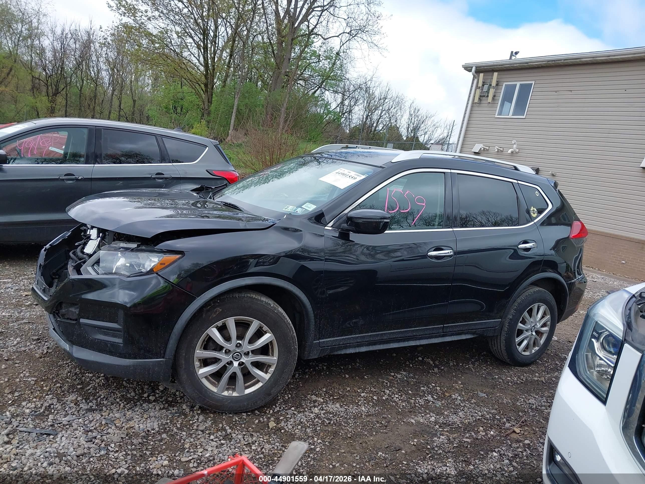 2017 Nissan Rogue Sv Черный vin: KNMAT2MV8HP615413