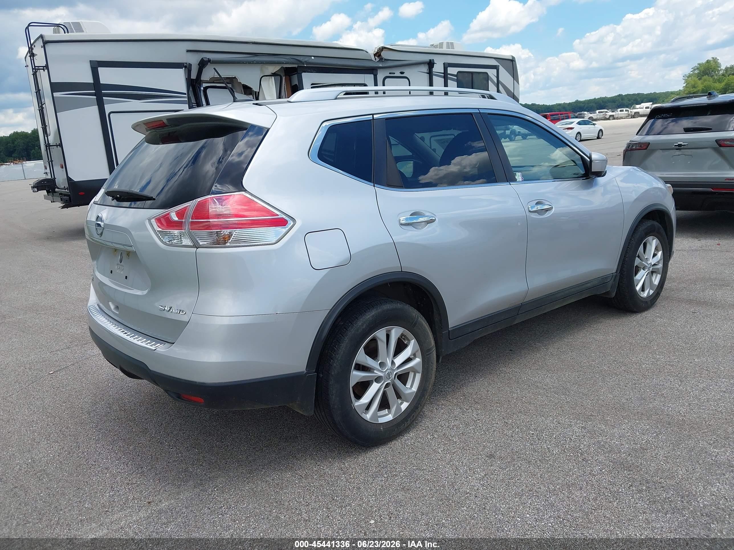 2015 Nissan Rogue Sv Silver vin: KNMAT2MV9FP508755