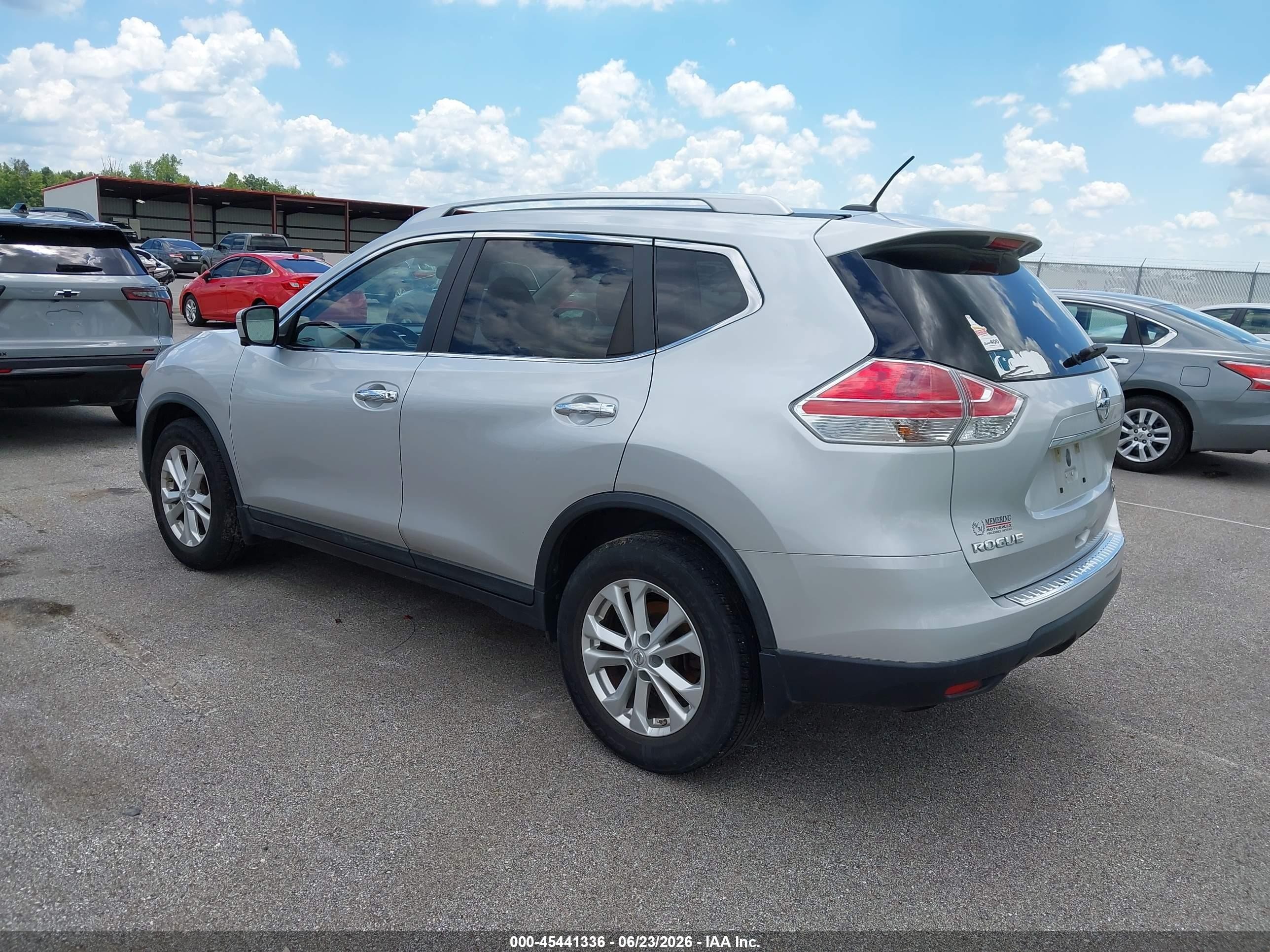 2015 Nissan Rogue Sv Silver vin: KNMAT2MV9FP508755