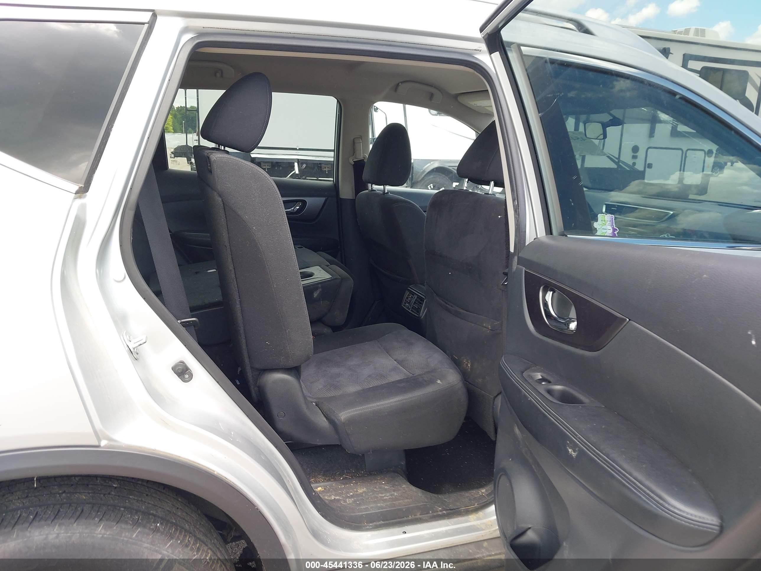 2015 Nissan Rogue Sv Silver vin: KNMAT2MV9FP508755