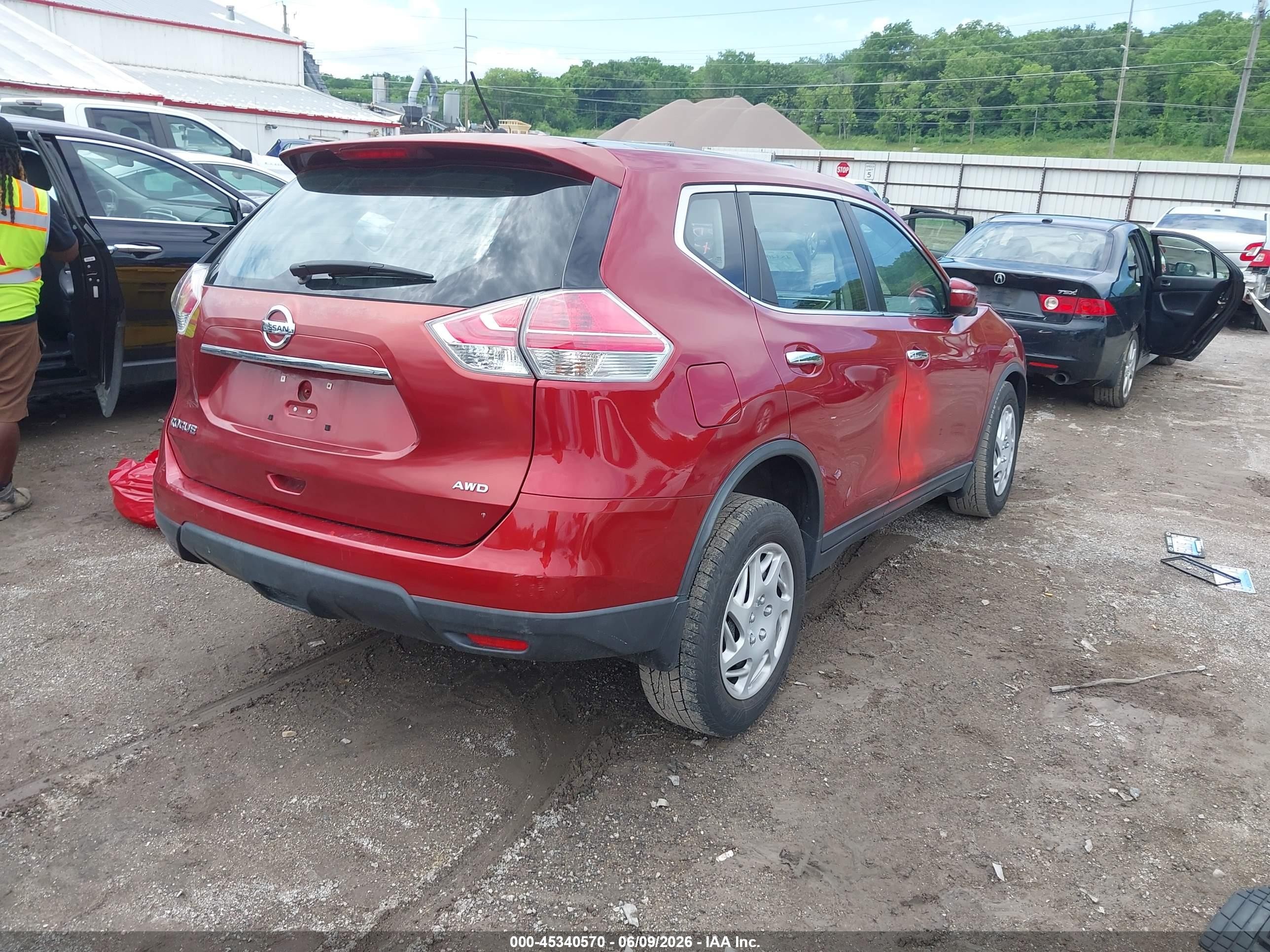2015 Nissan Rogue S Красный vin: KNMAT2MV9FP515110