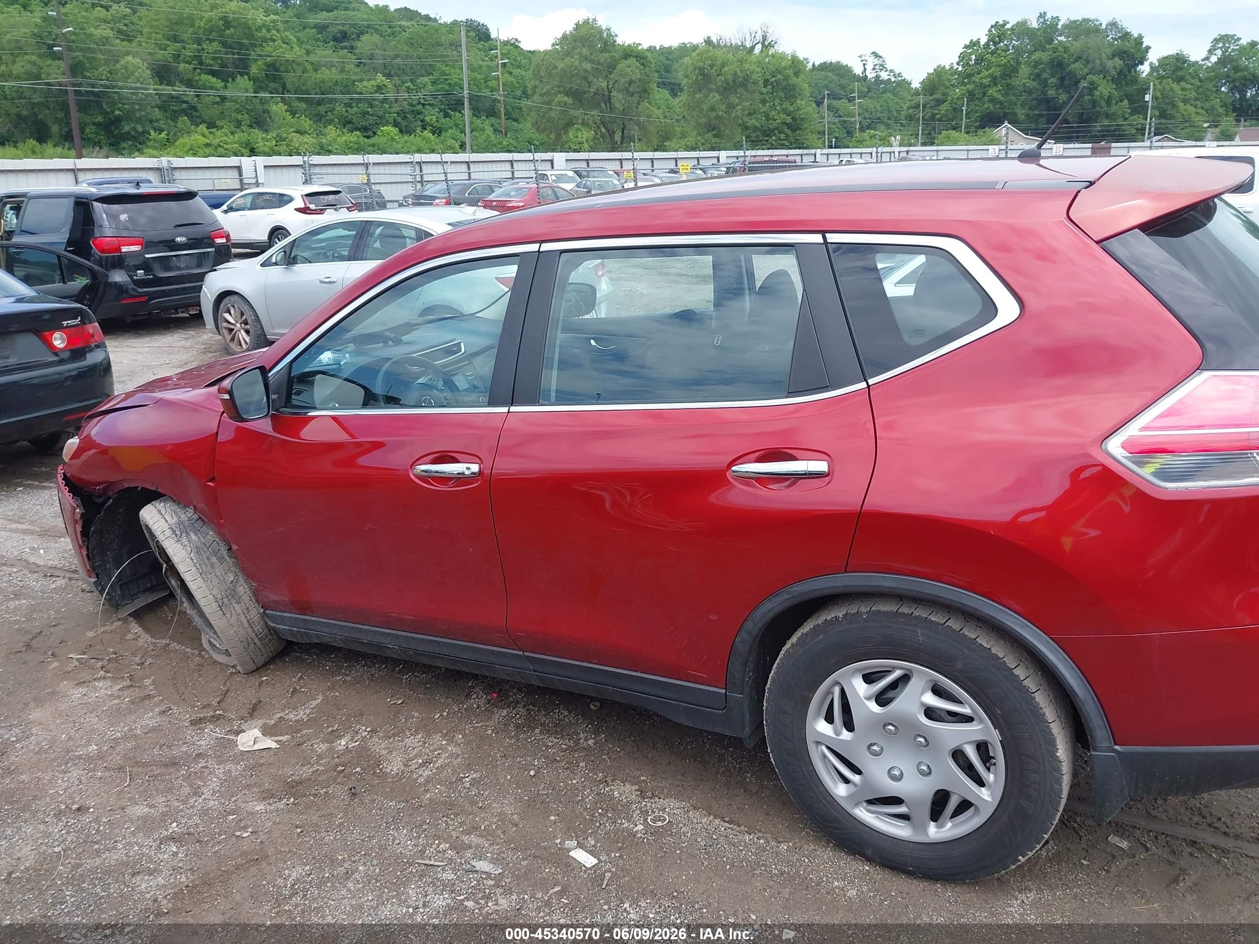 2015 Nissan Rogue S Красный vin: KNMAT2MV9FP515110