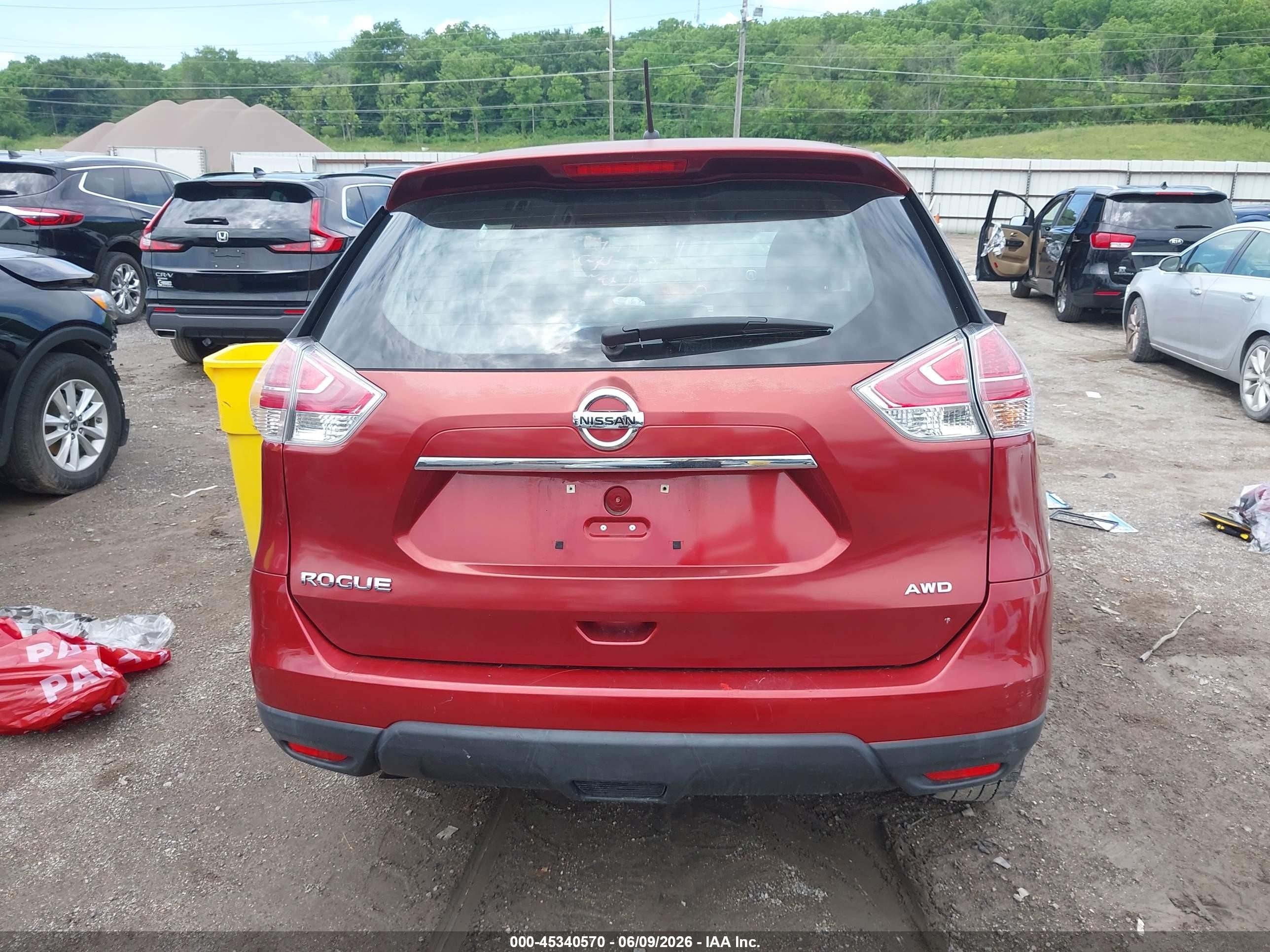 2015 Nissan Rogue S Красный vin: KNMAT2MV9FP515110